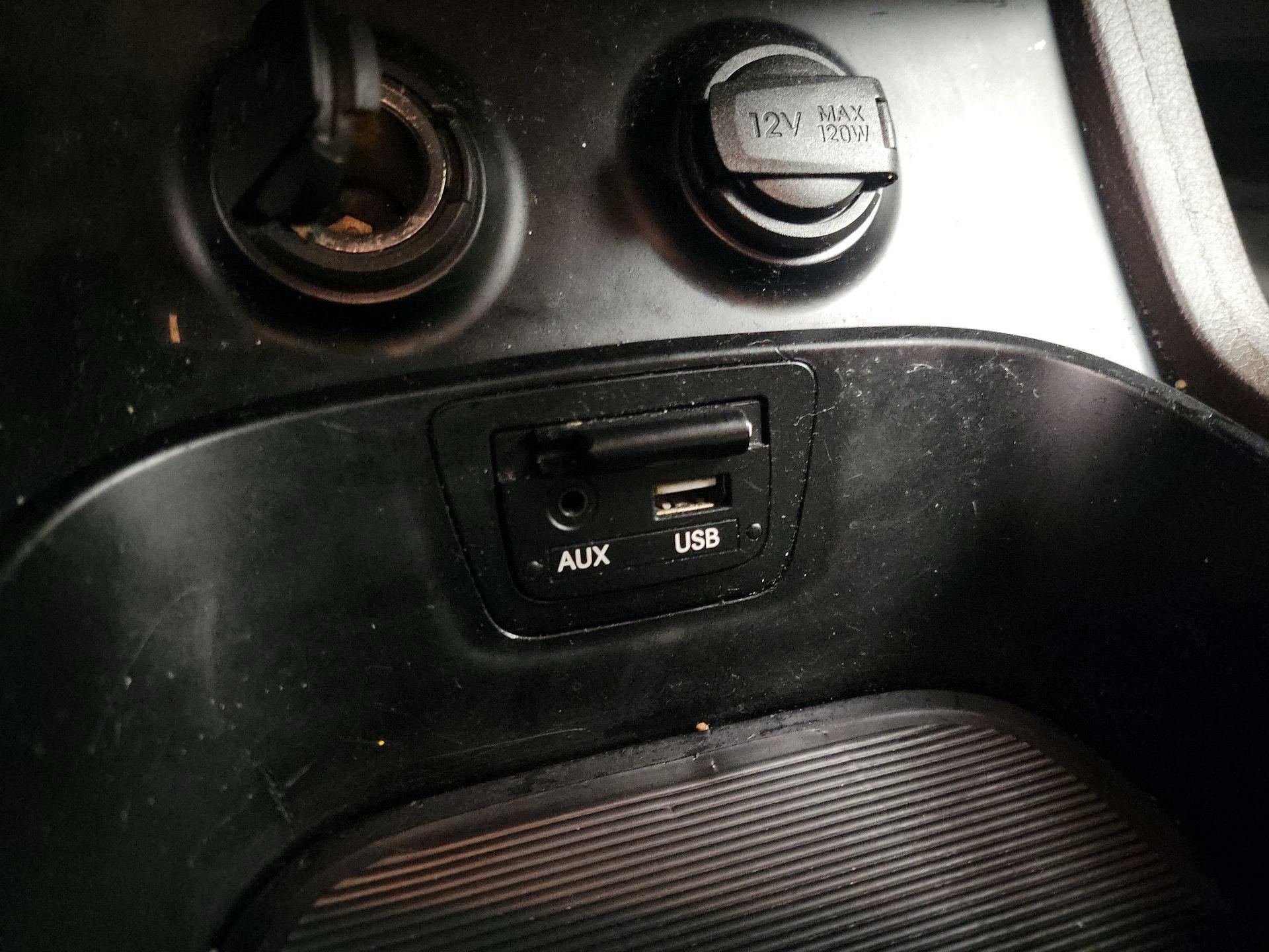 Thumbnail: 2016 Hyundai Santa Fe - 18