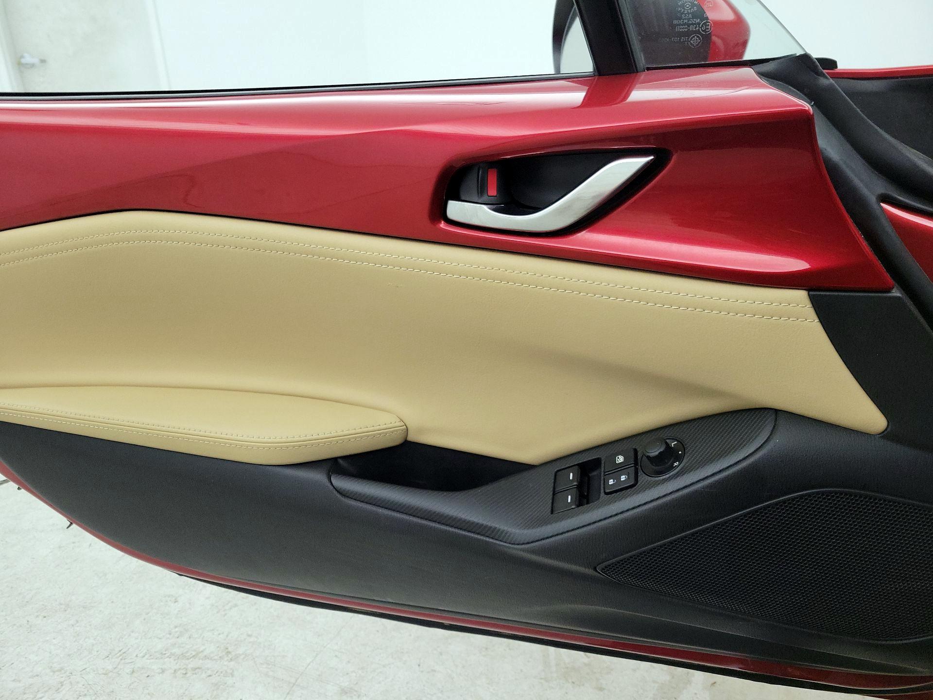 Thumbnail: 2017 Mazda MX-5 Miata - 12