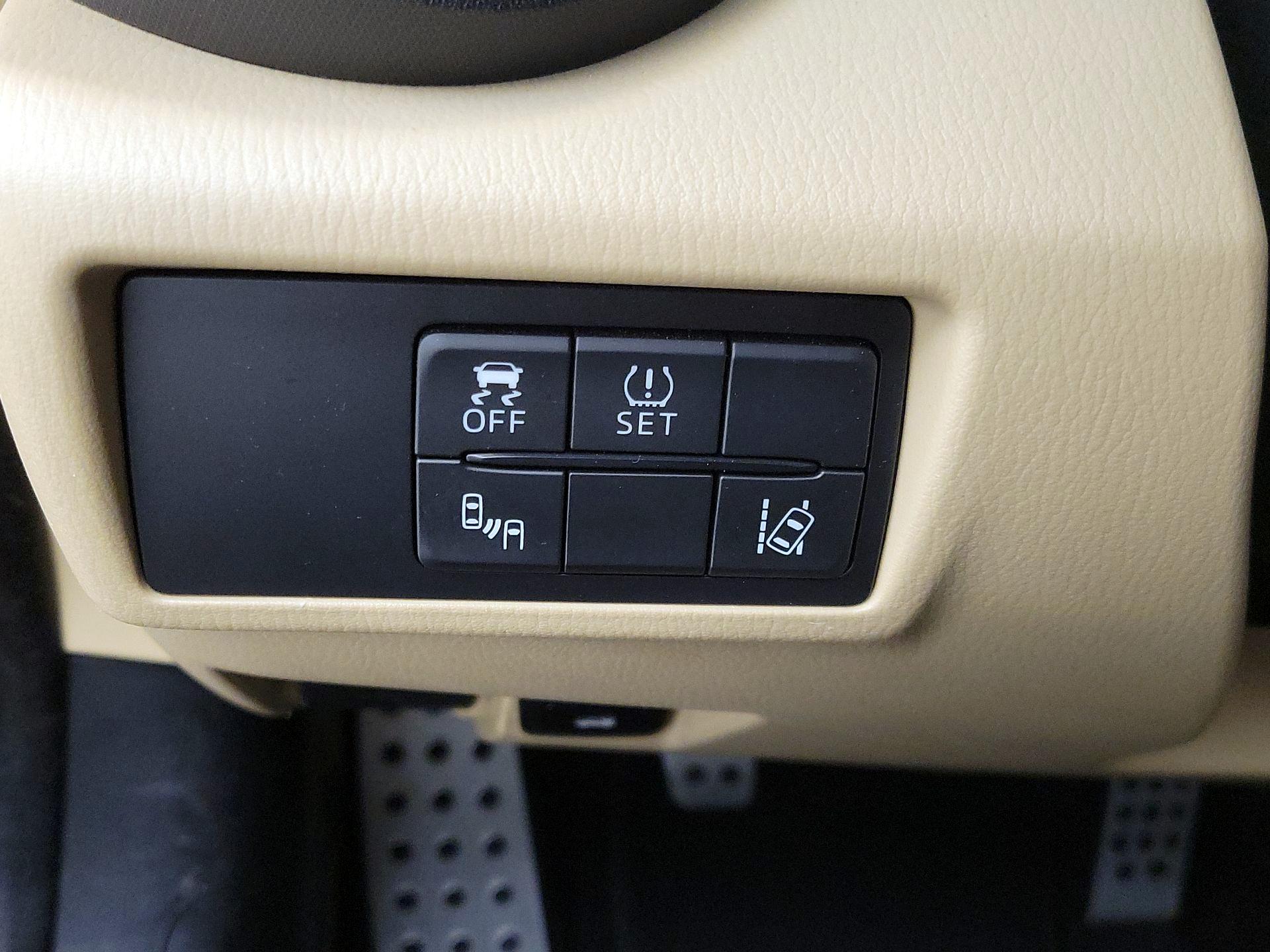 Thumbnail: 2017 Mazda MX-5 Miata - 13