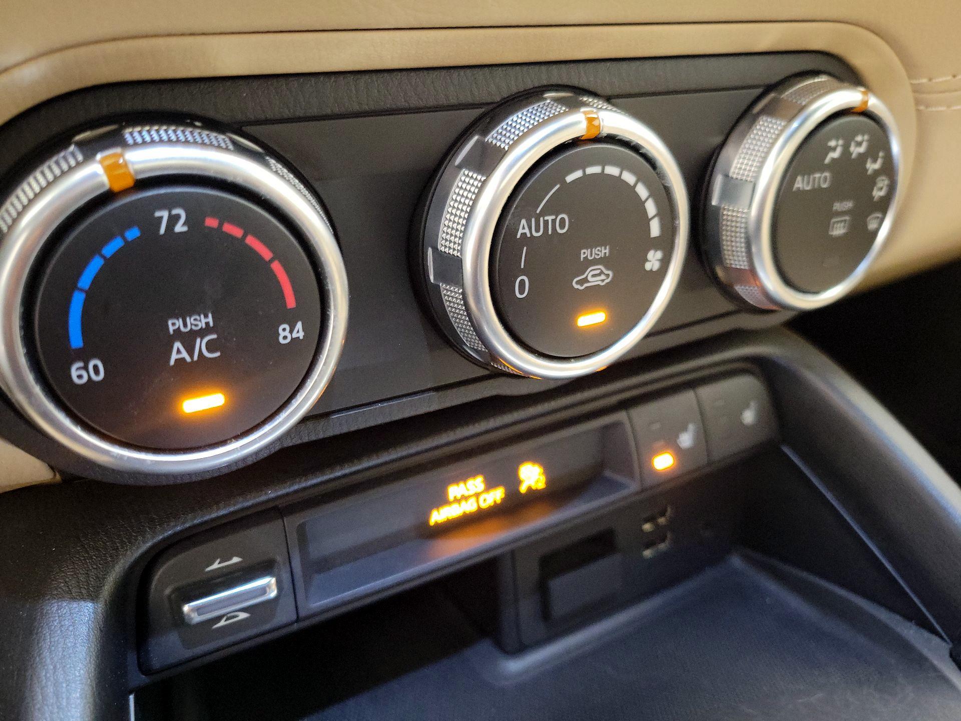 Thumbnail: 2017 Mazda MX-5 Miata - 15