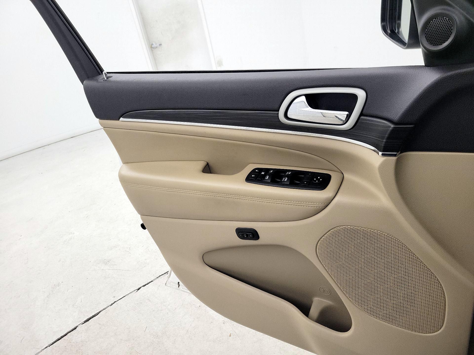 Thumbnail: 2021 Jeep Grand Cherokee - 12