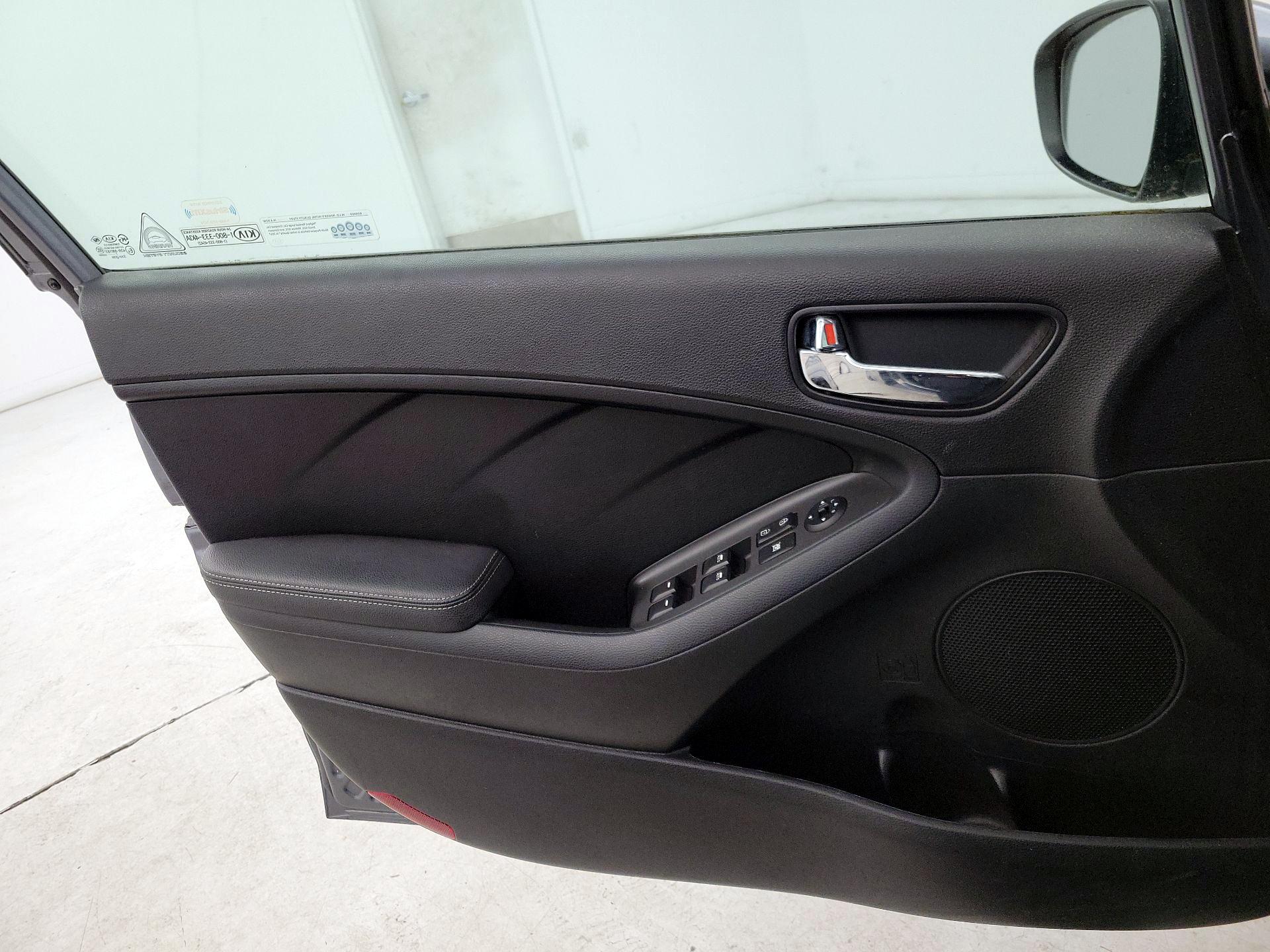 Thumbnail: 2018 Kia Forte - 12