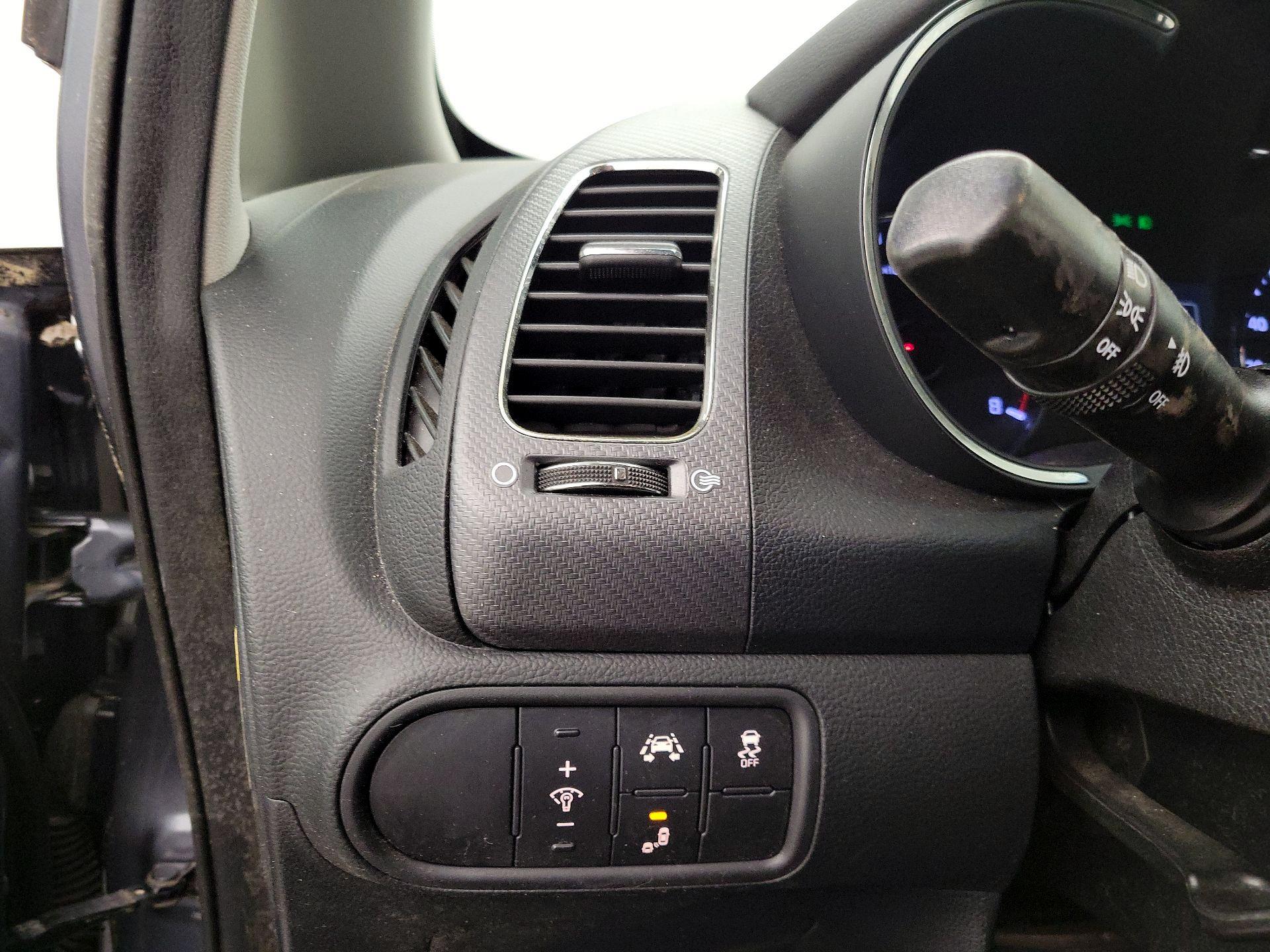 Thumbnail: 2018 Kia Forte - 13