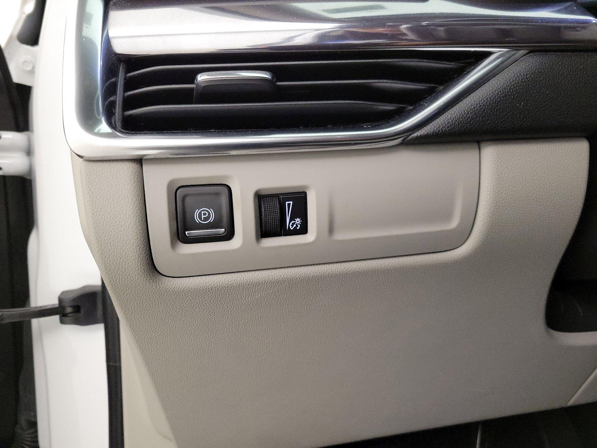 Thumbnail: 2020 Cadillac XT4 - 13