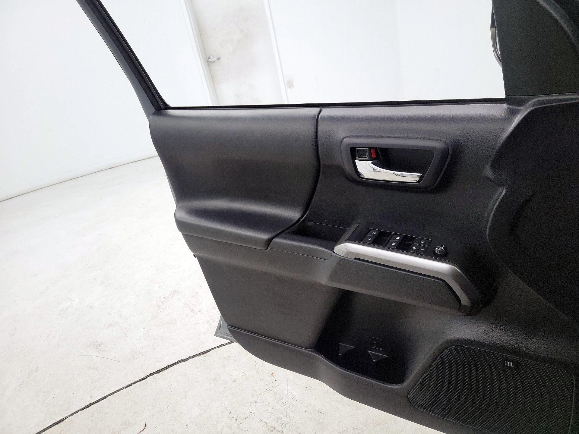 Thumbnail: 2019 Toyota Tacoma - 12