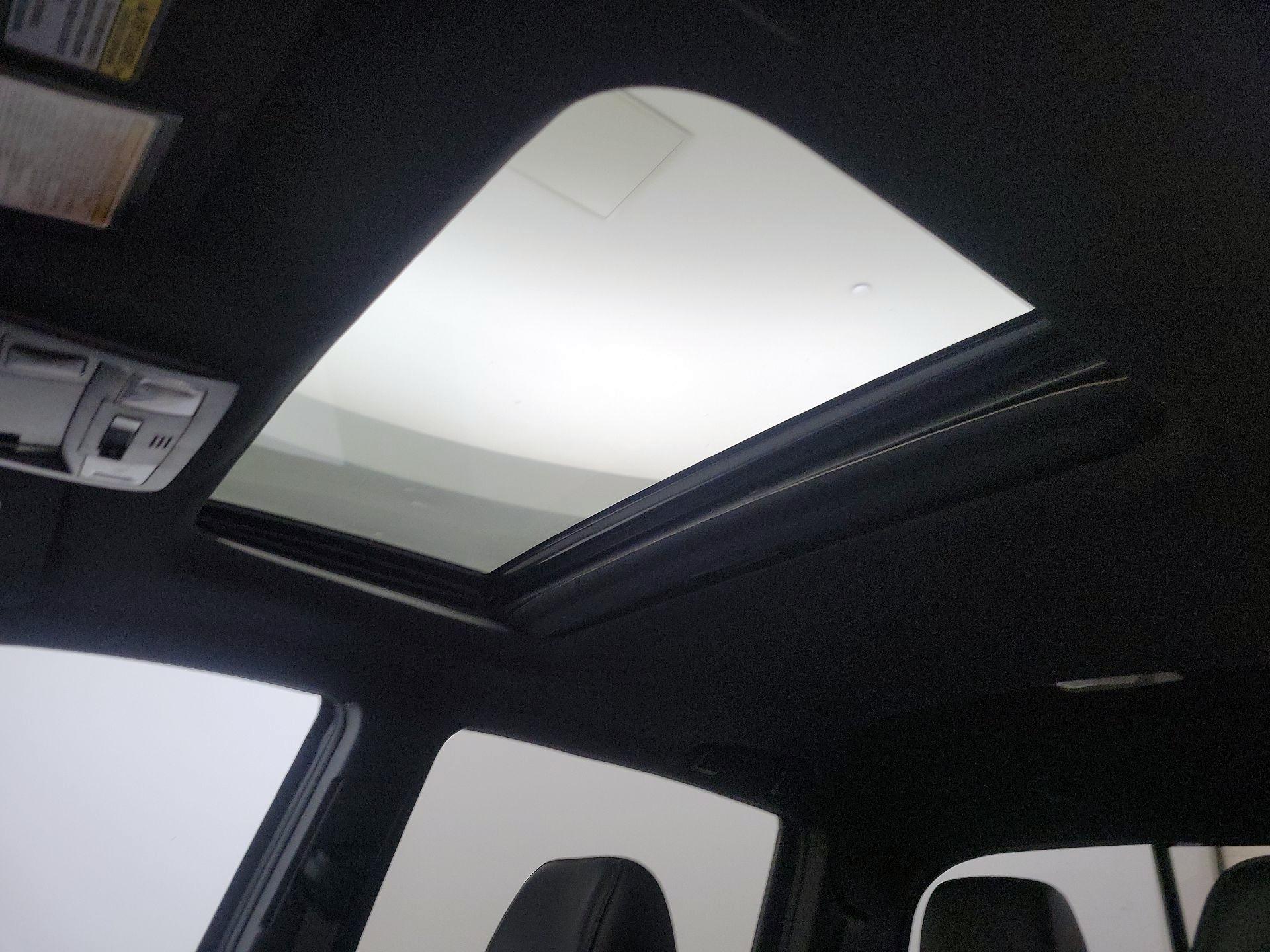 Thumbnail: 2019 Toyota Tacoma - 18