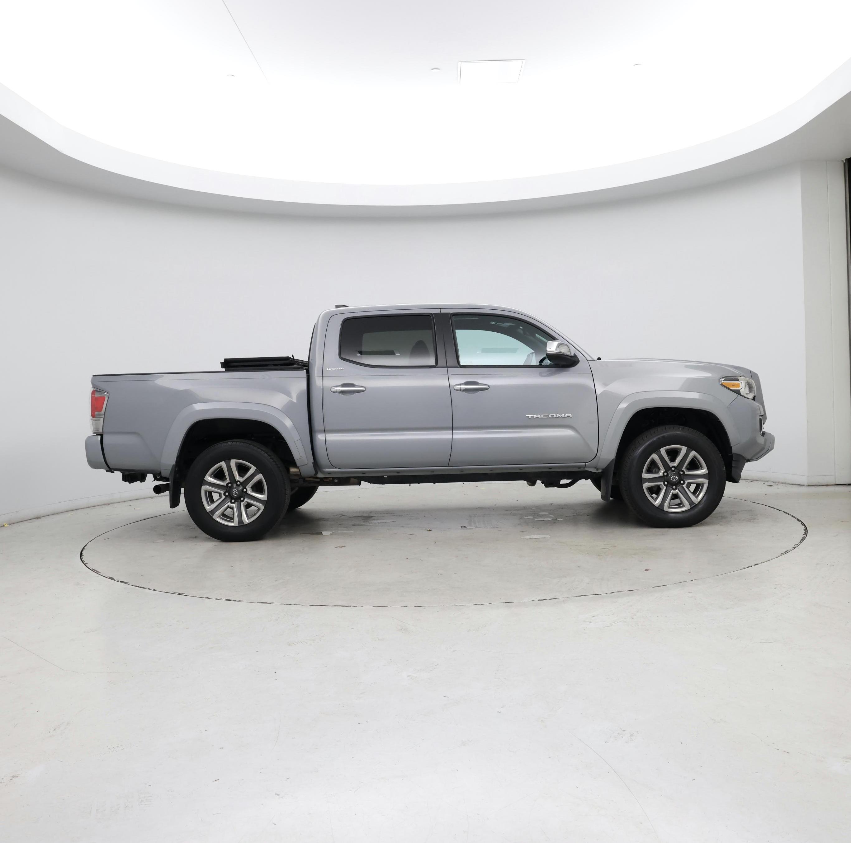 Thumbnail: 2019 Toyota Tacoma - 7