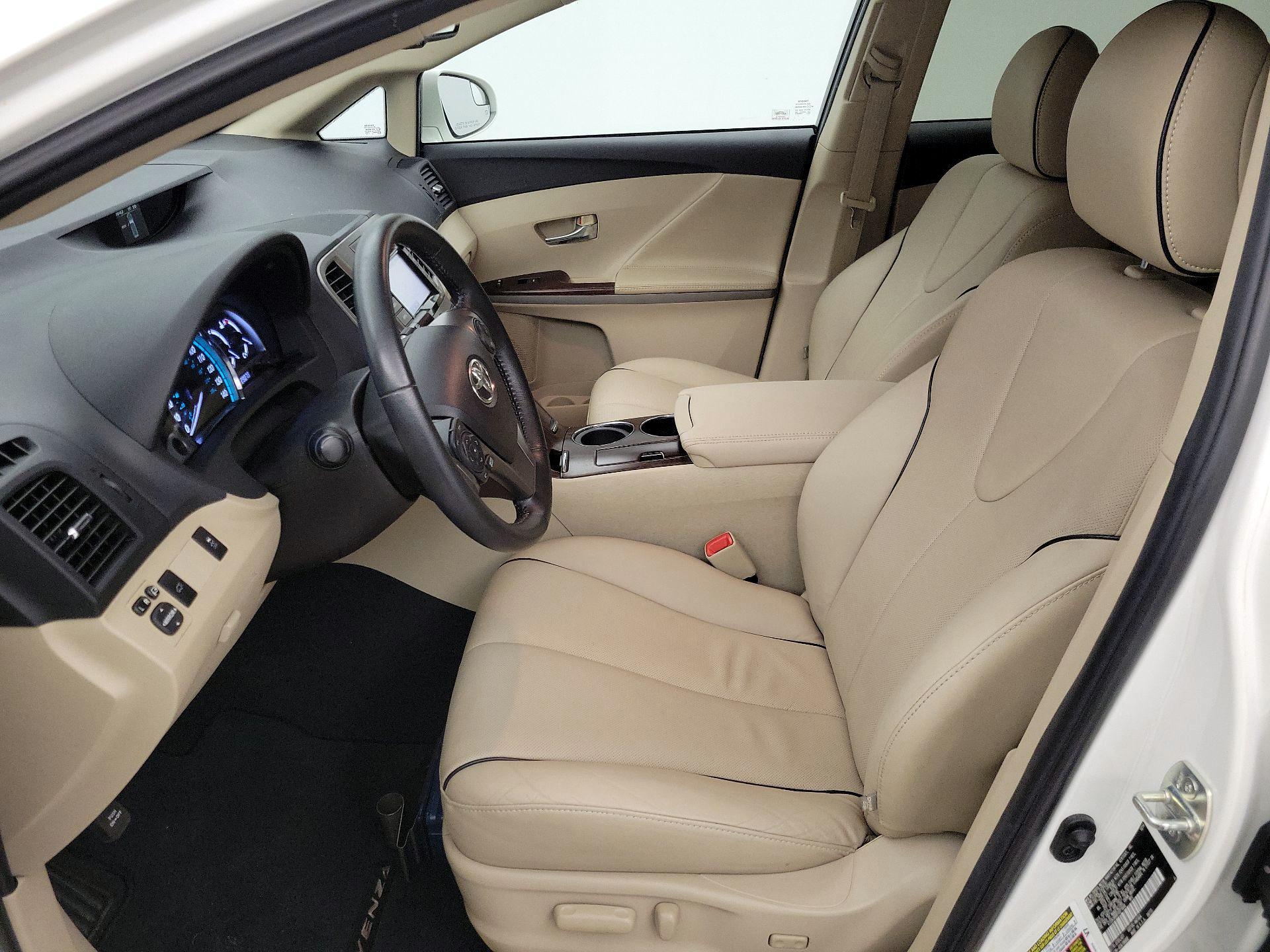 Thumbnail: 2015 Toyota Venza - 11