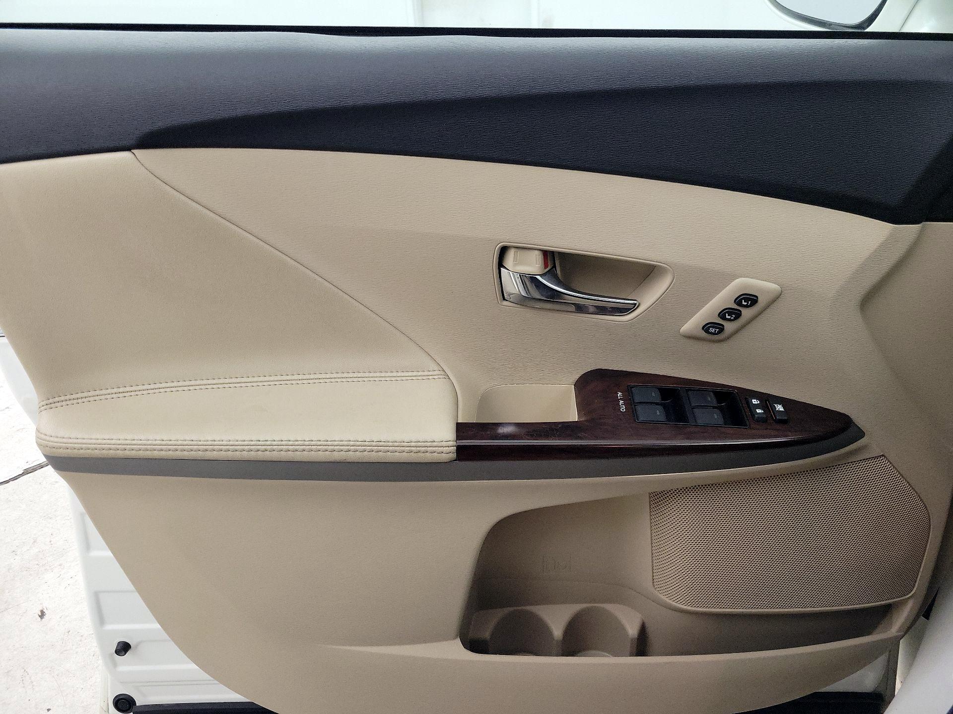 Thumbnail: 2015 Toyota Venza - 12