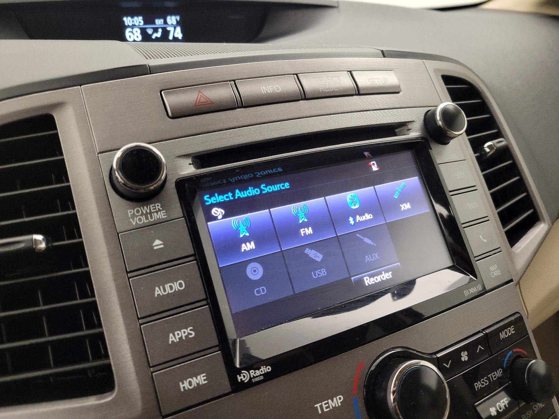 Thumbnail: 2015 Toyota Venza - 16