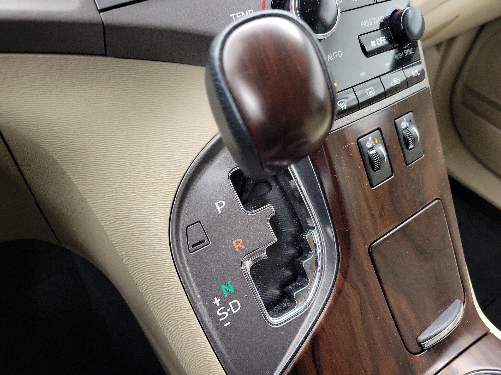 Thumbnail: 2015 Toyota Venza - 18