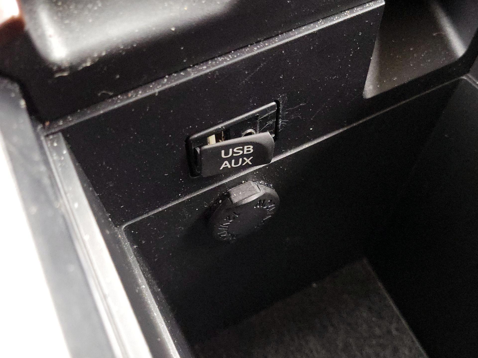 Thumbnail: 2015 Toyota Venza - 19