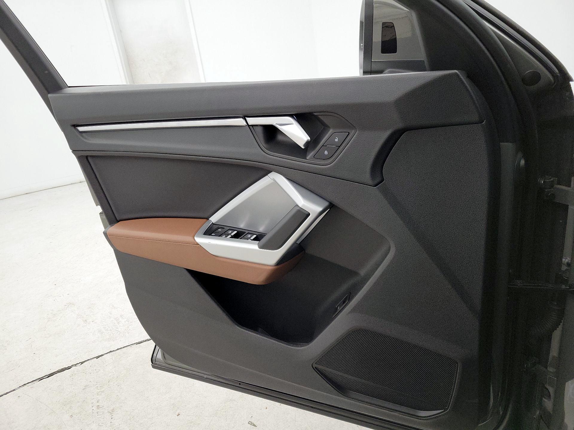 Thumbnail: 2021 Audi Q3 - 12