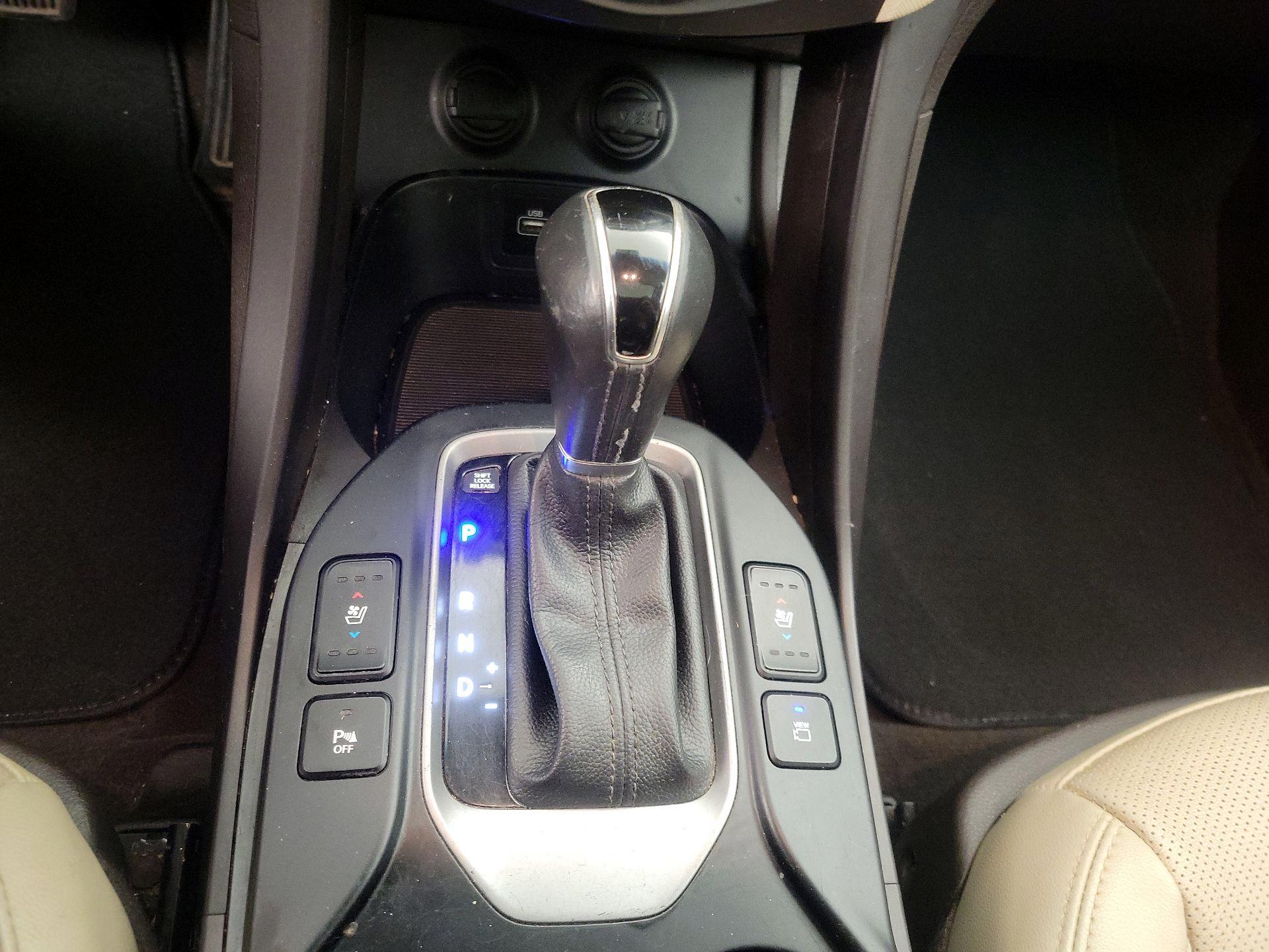 Thumbnail: 2018 Hyundai Santa Fe - 18