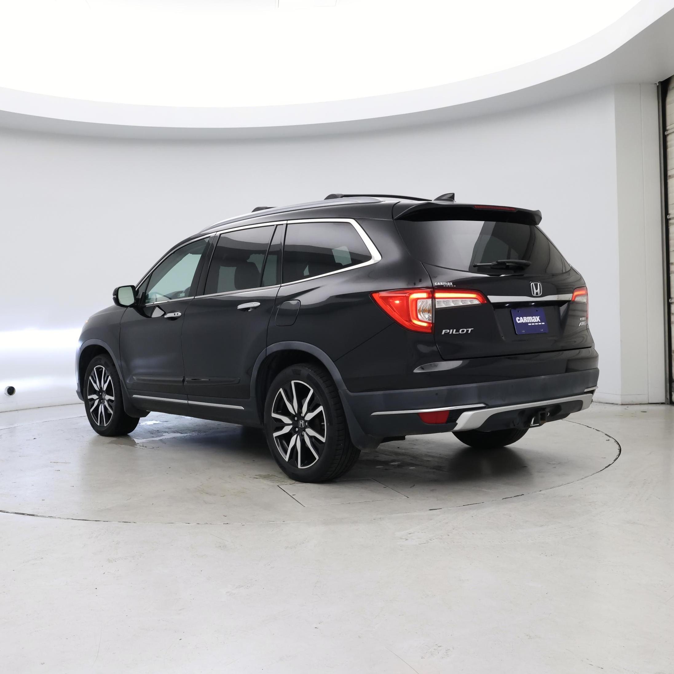 Thumbnail: 2019 Honda Pilot - 2