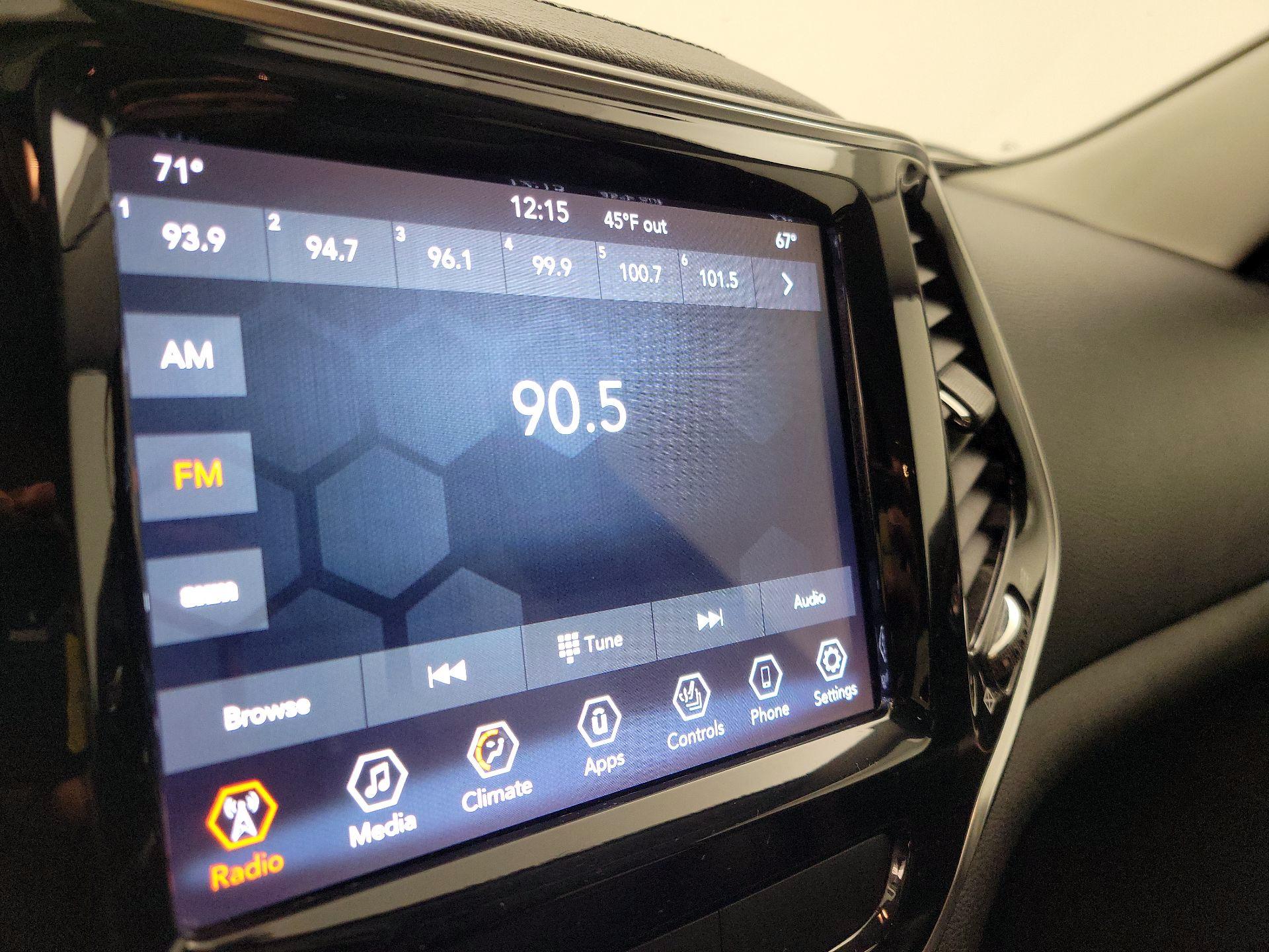 Thumbnail: 2020 Jeep Cherokee - 15