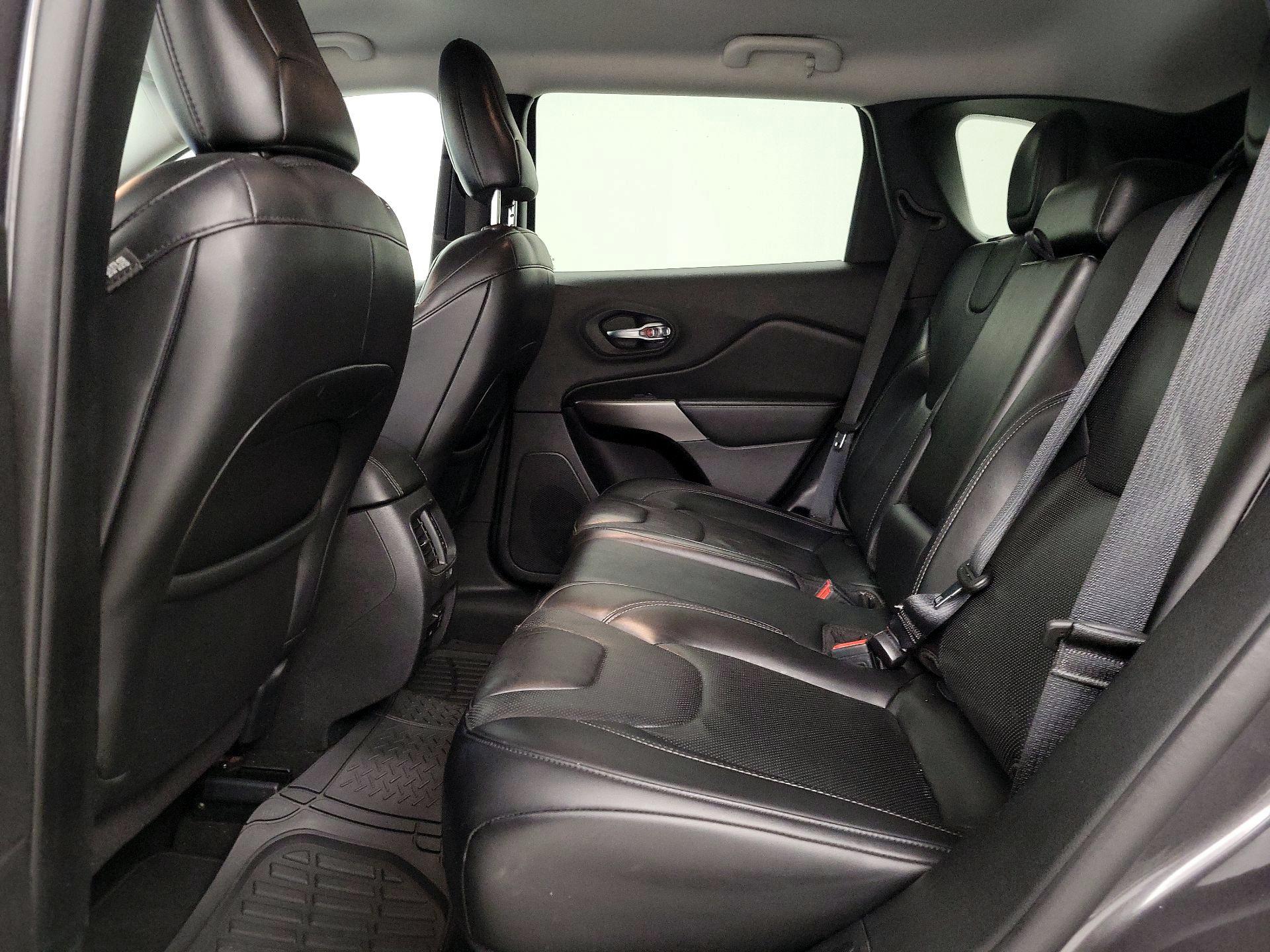 Thumbnail: 2020 Jeep Cherokee - 19