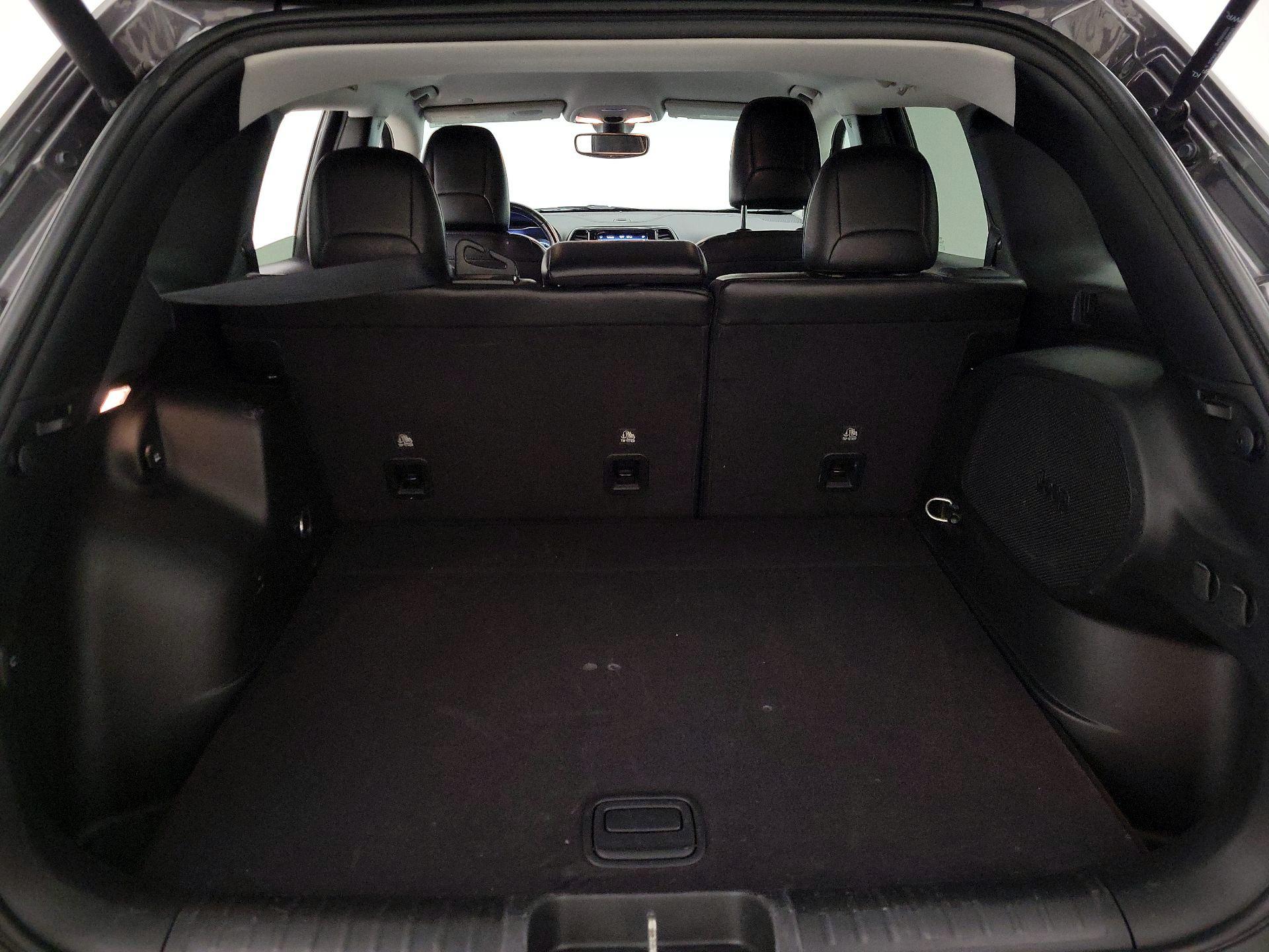 Thumbnail: 2020 Jeep Cherokee - 20