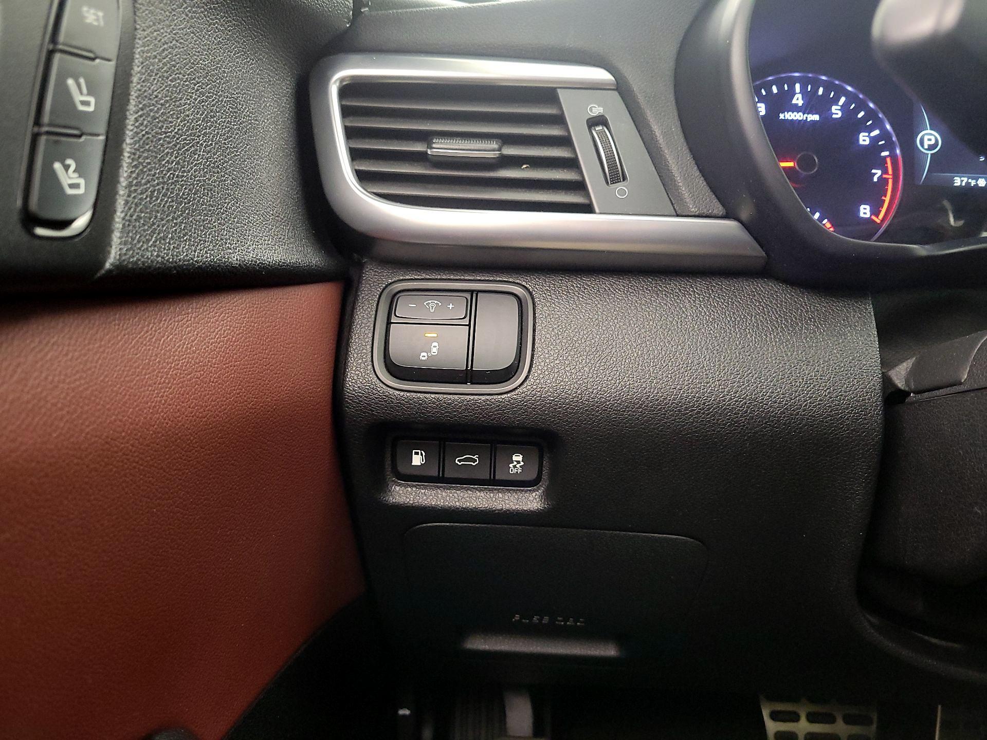 Thumbnail: 2016 Kia Optima - 13