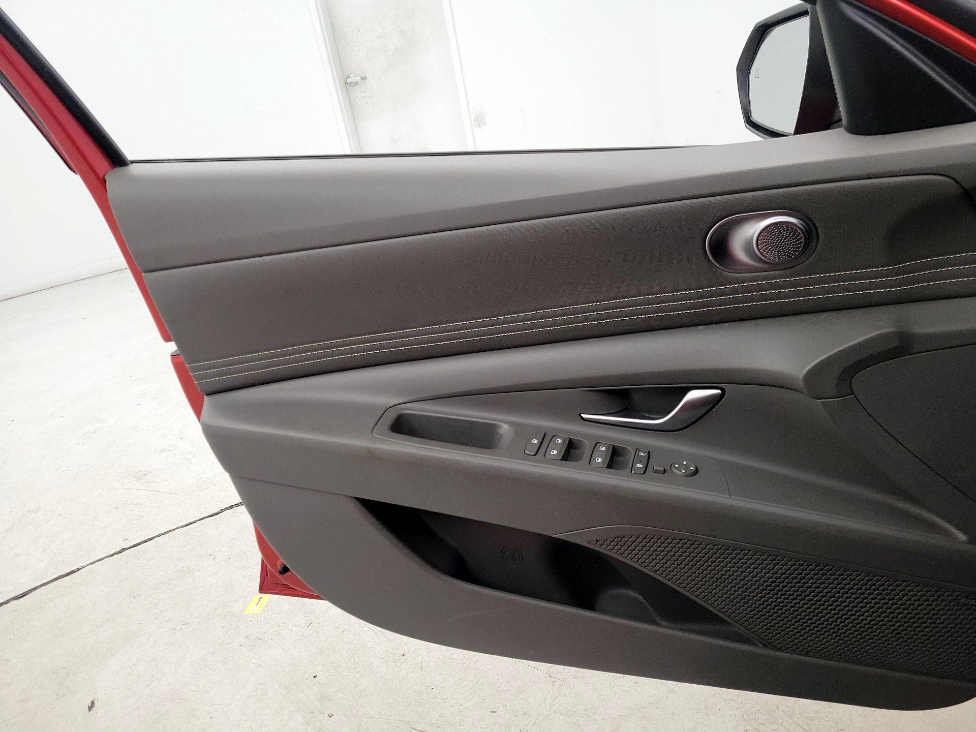 Thumbnail: 2022 Hyundai Elantra - 12