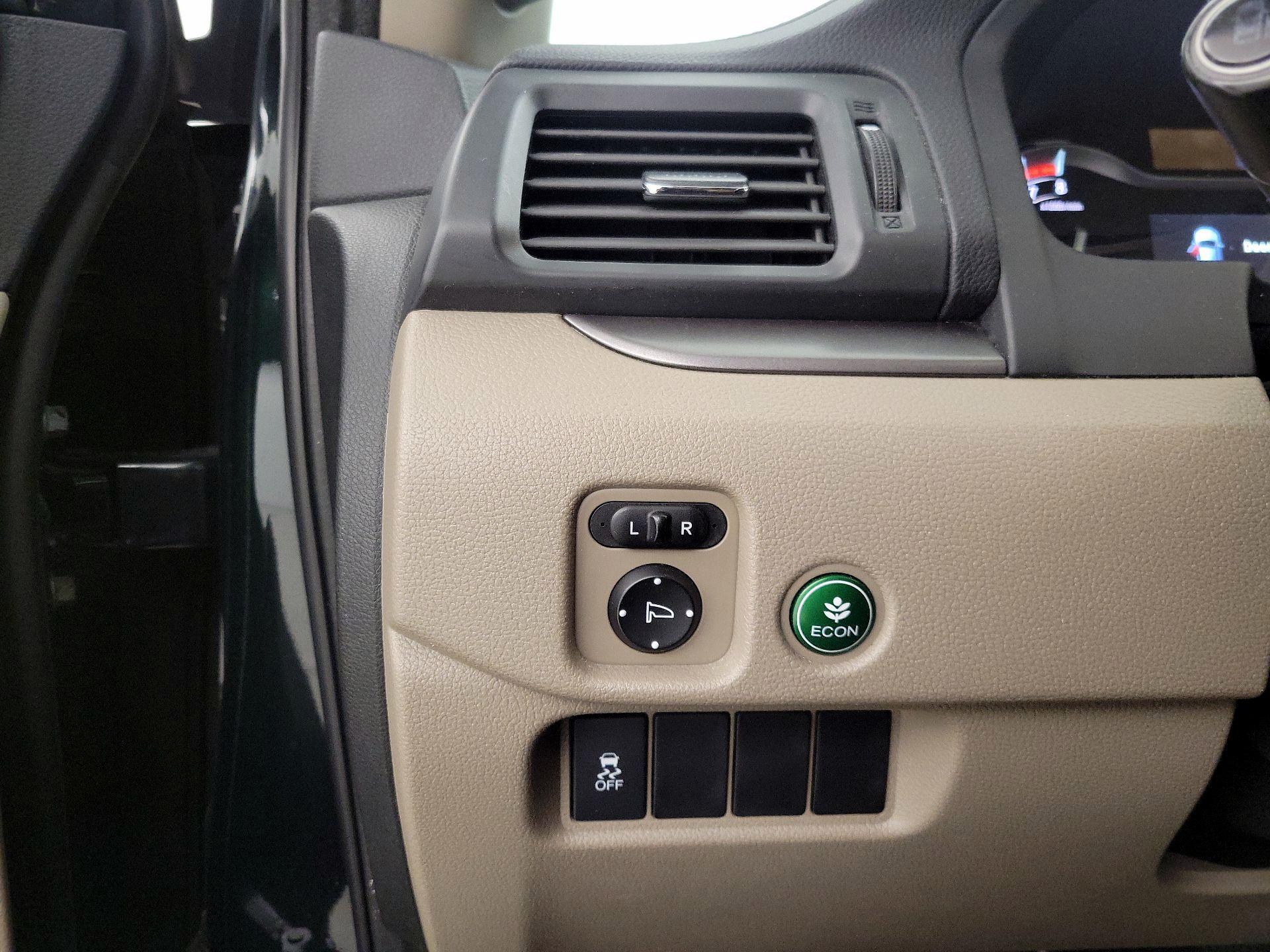 Thumbnail: 2016 Honda Pilot - 13