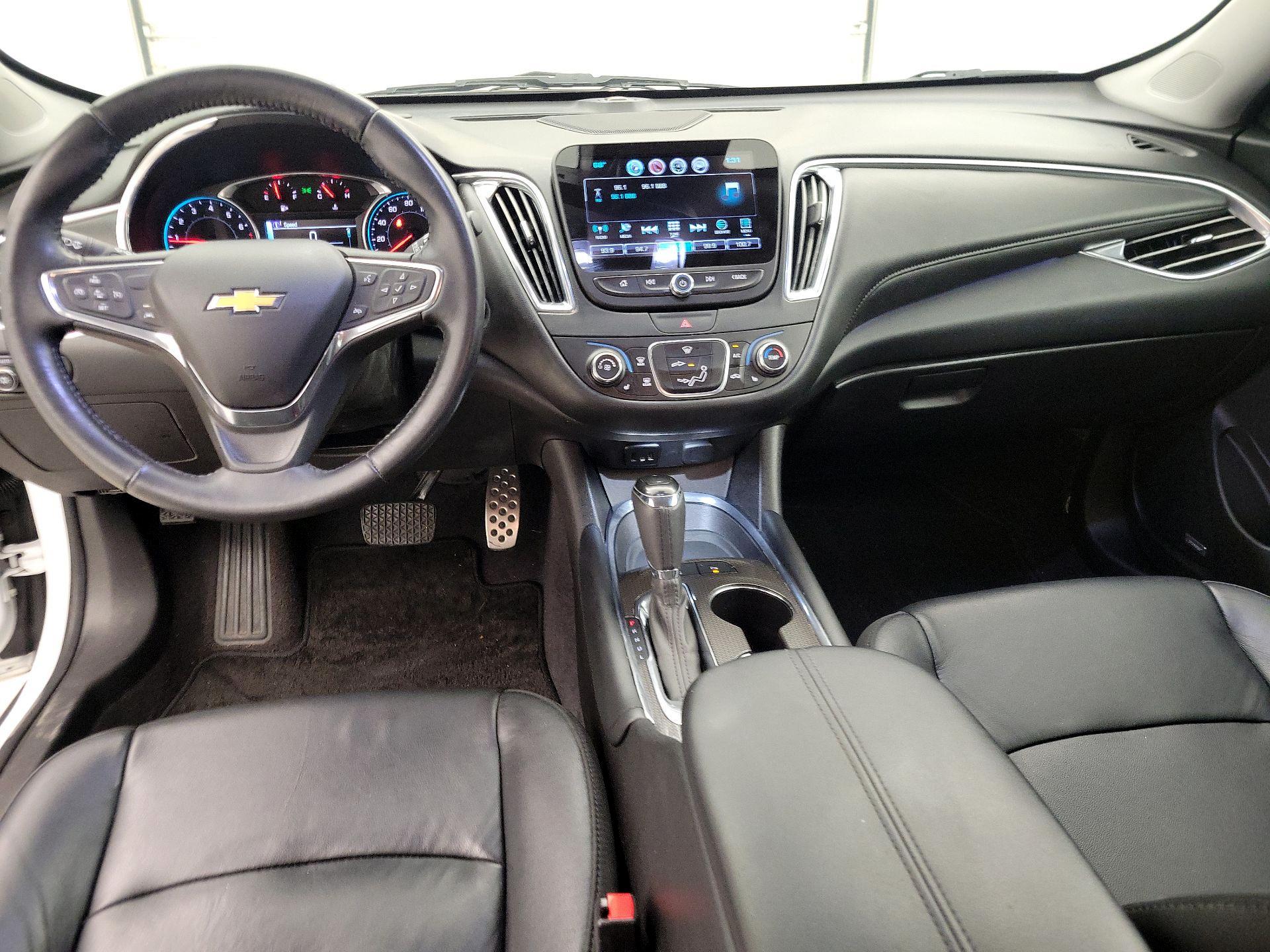 Thumbnail: 2017 Chevrolet Malibu - 9