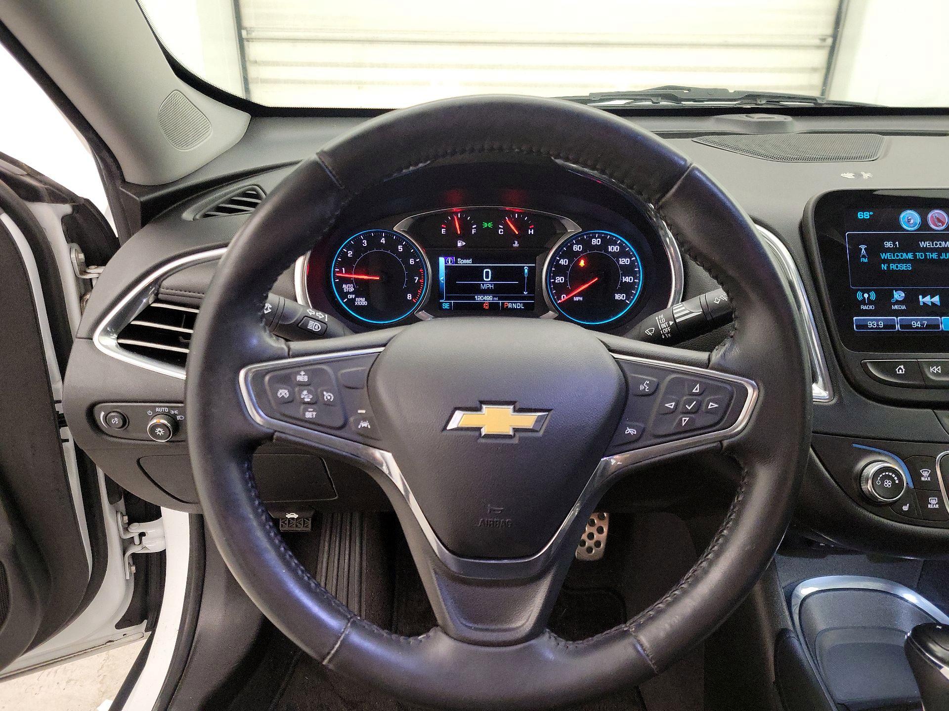 Thumbnail: 2017 Chevrolet Malibu - 10