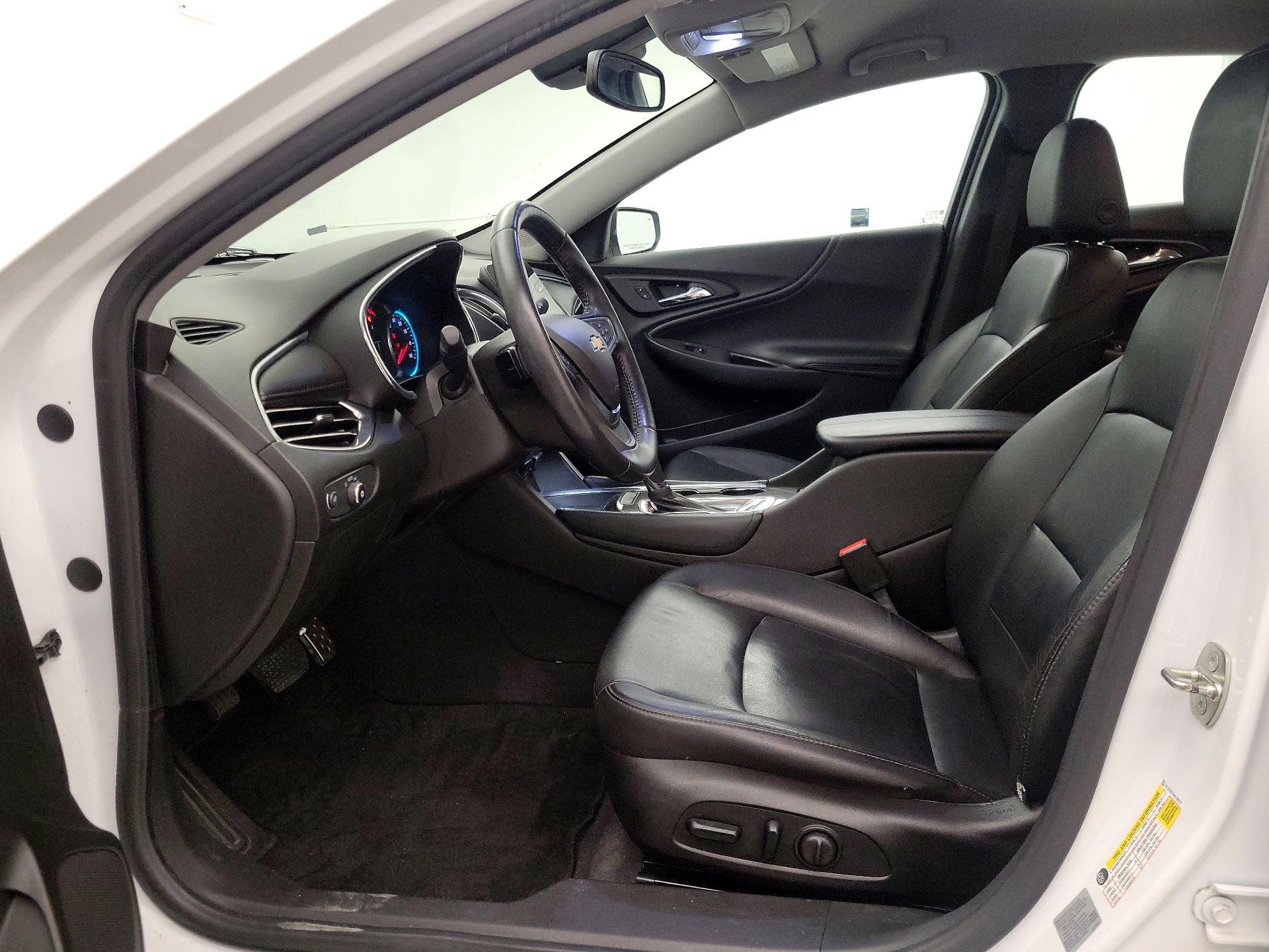 Thumbnail: 2017 Chevrolet Malibu - 11