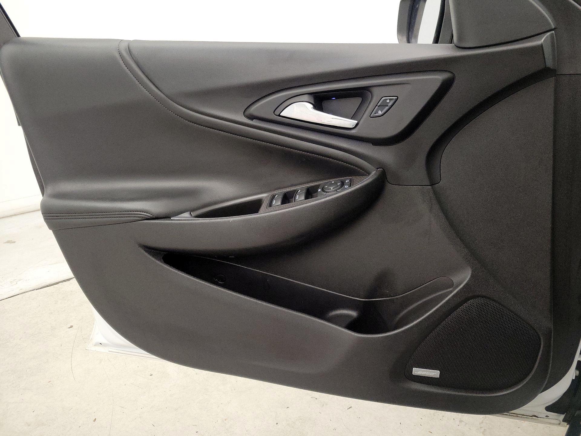 Thumbnail: 2017 Chevrolet Malibu - 12