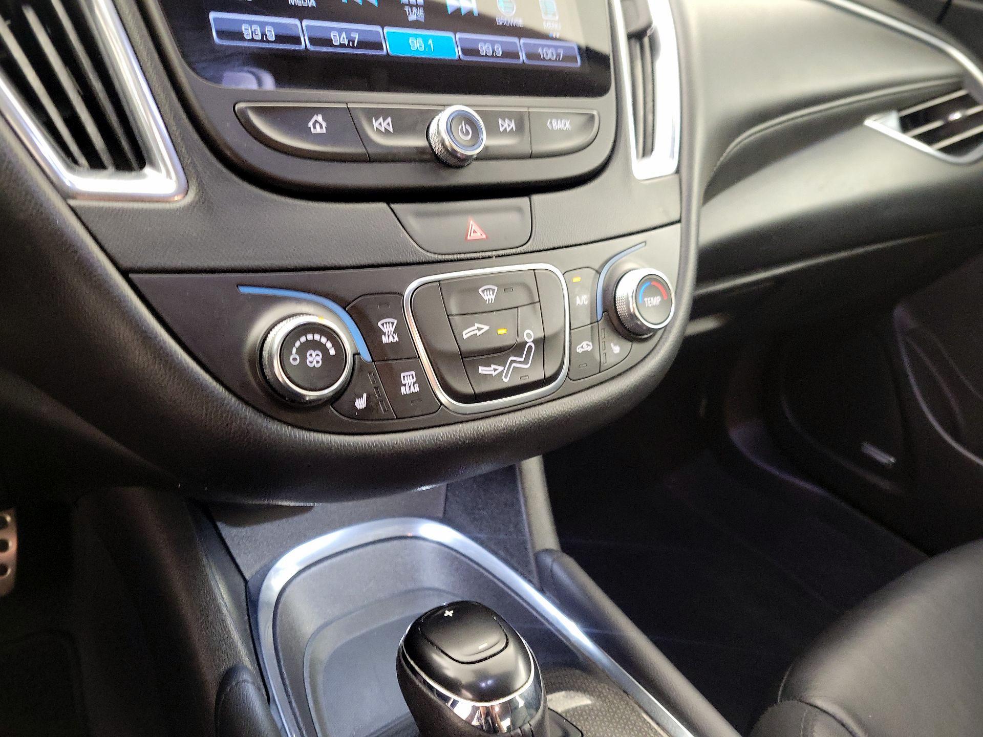 Thumbnail: 2017 Chevrolet Malibu - 16