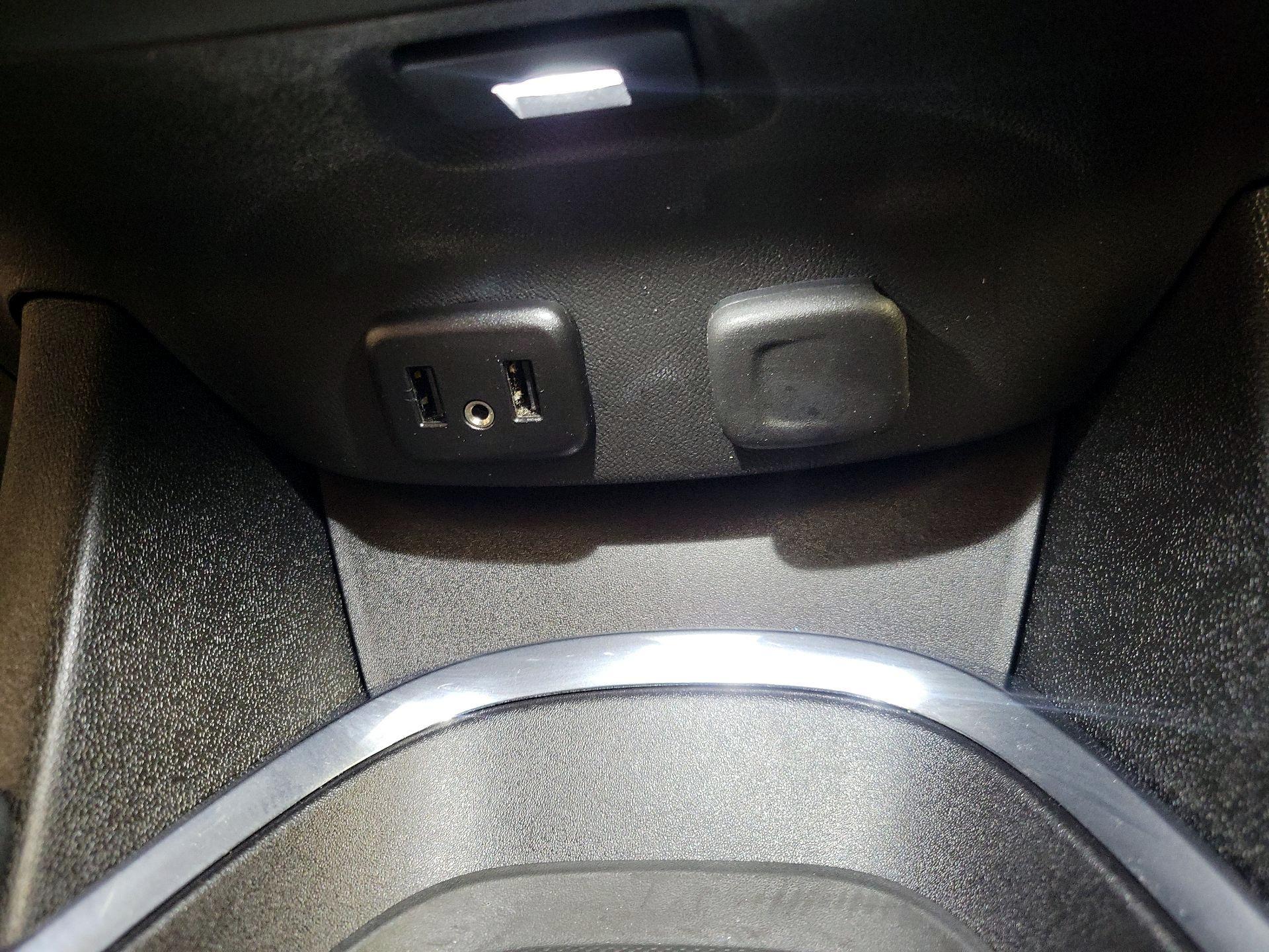 Thumbnail: 2017 Chevrolet Malibu - 18