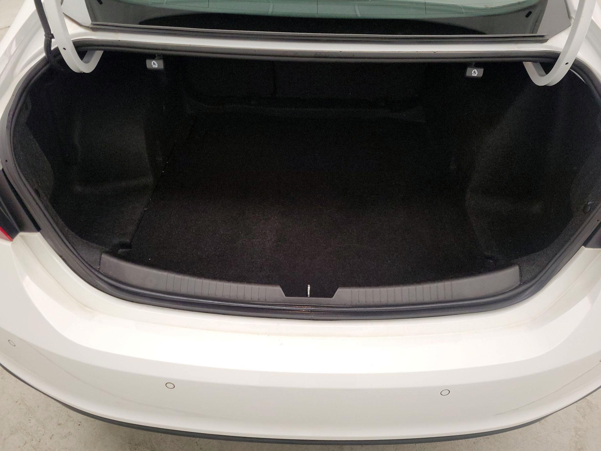 Thumbnail: 2017 Chevrolet Malibu - 20