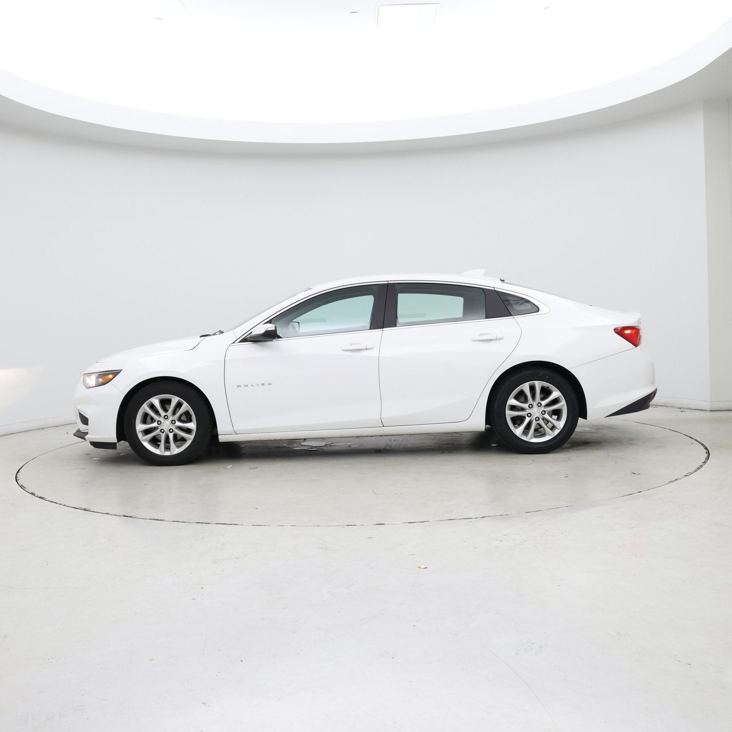 Thumbnail: 2017 Chevrolet Malibu - 3