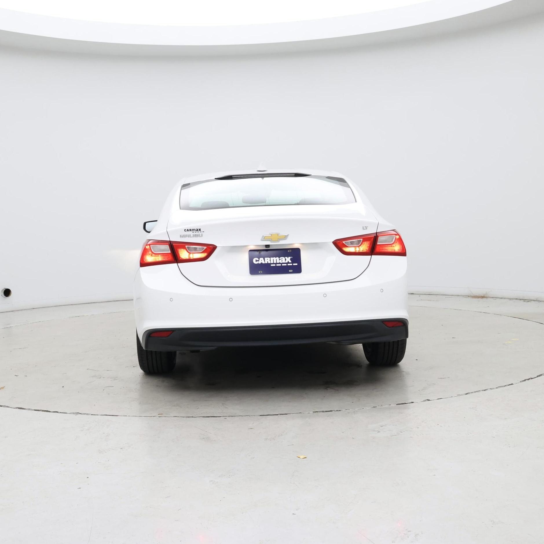 Thumbnail: 2017 Chevrolet Malibu - 6