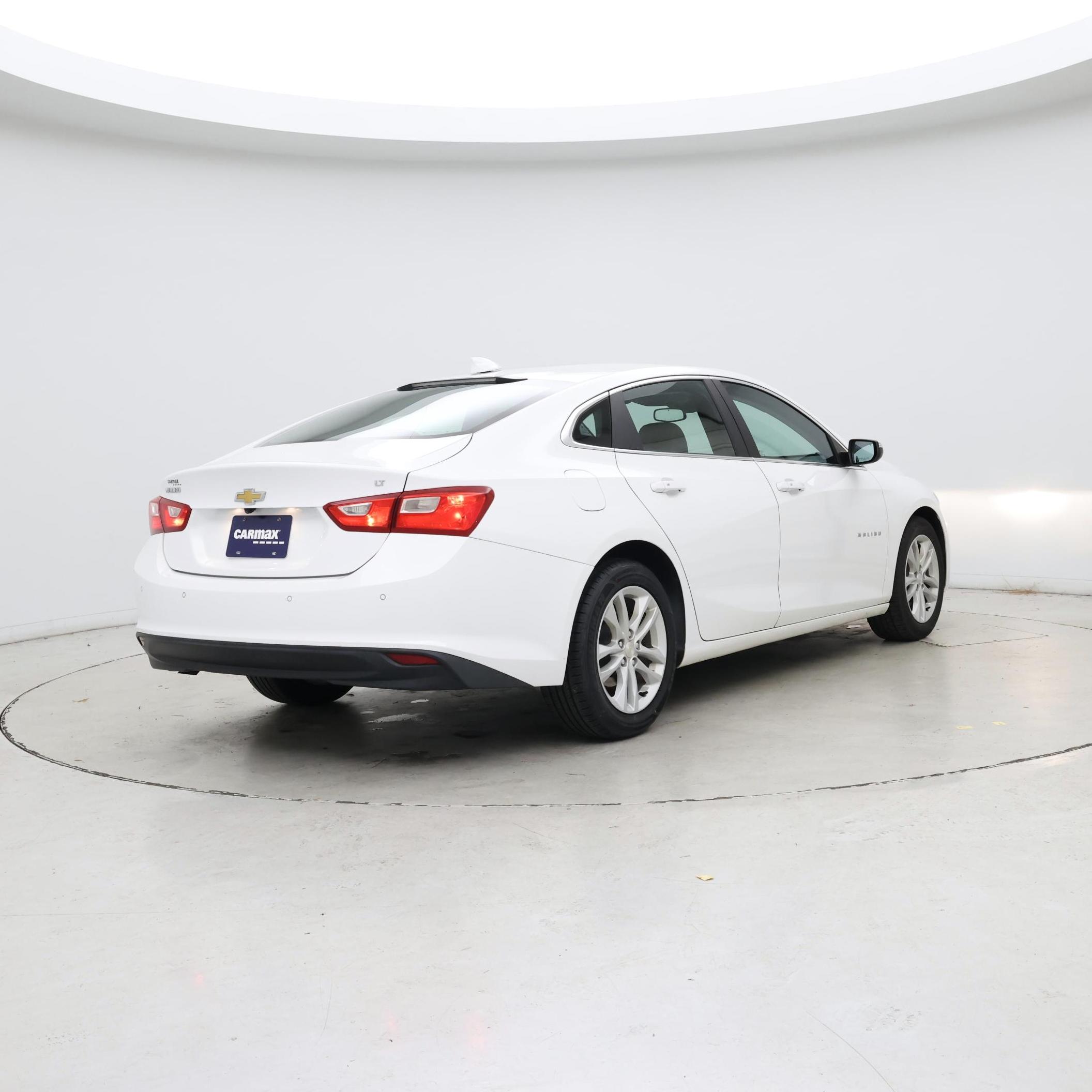 Thumbnail: 2017 Chevrolet Malibu - 8