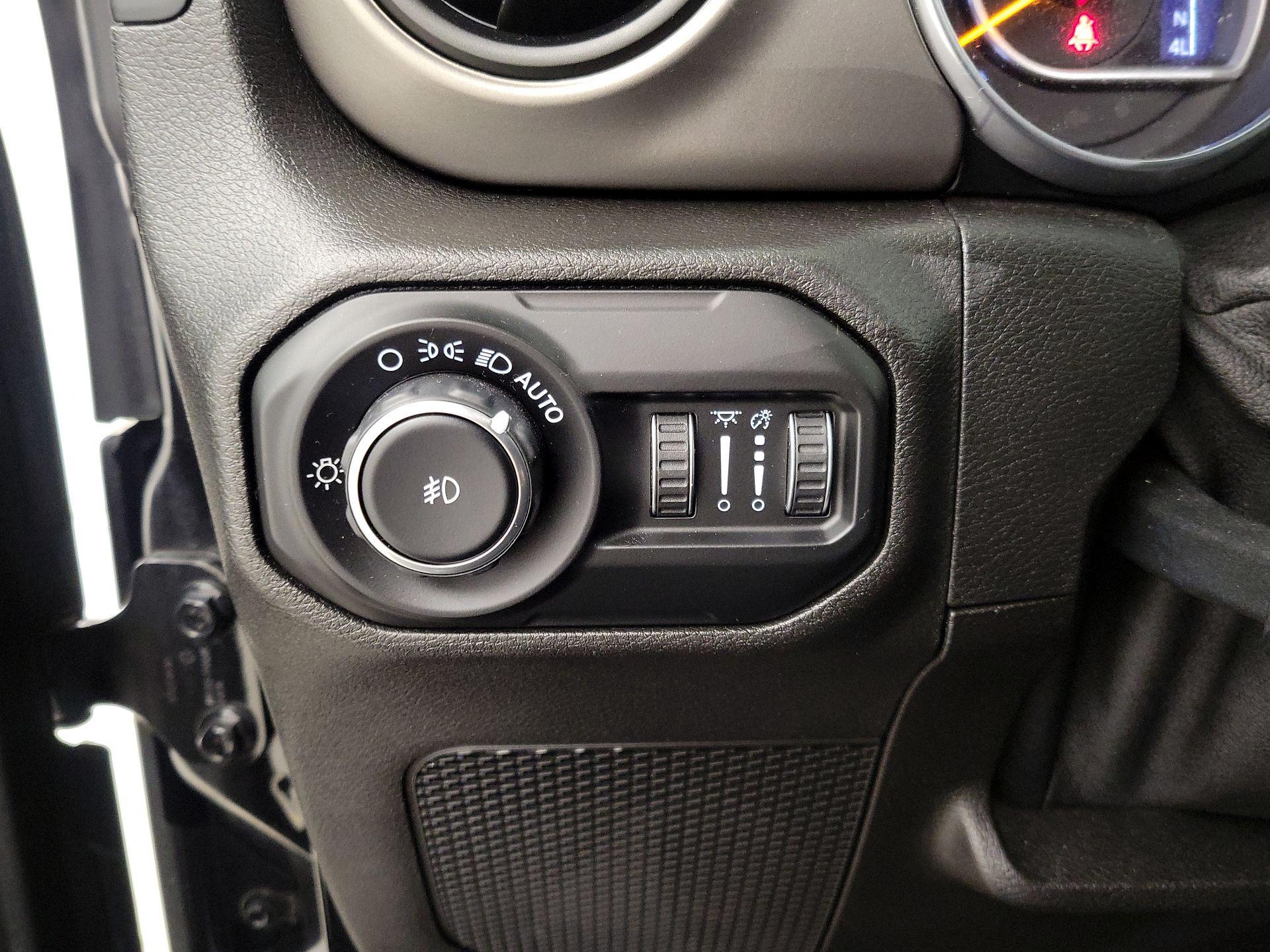 Thumbnail: 2019 Jeep Wrangler - 13