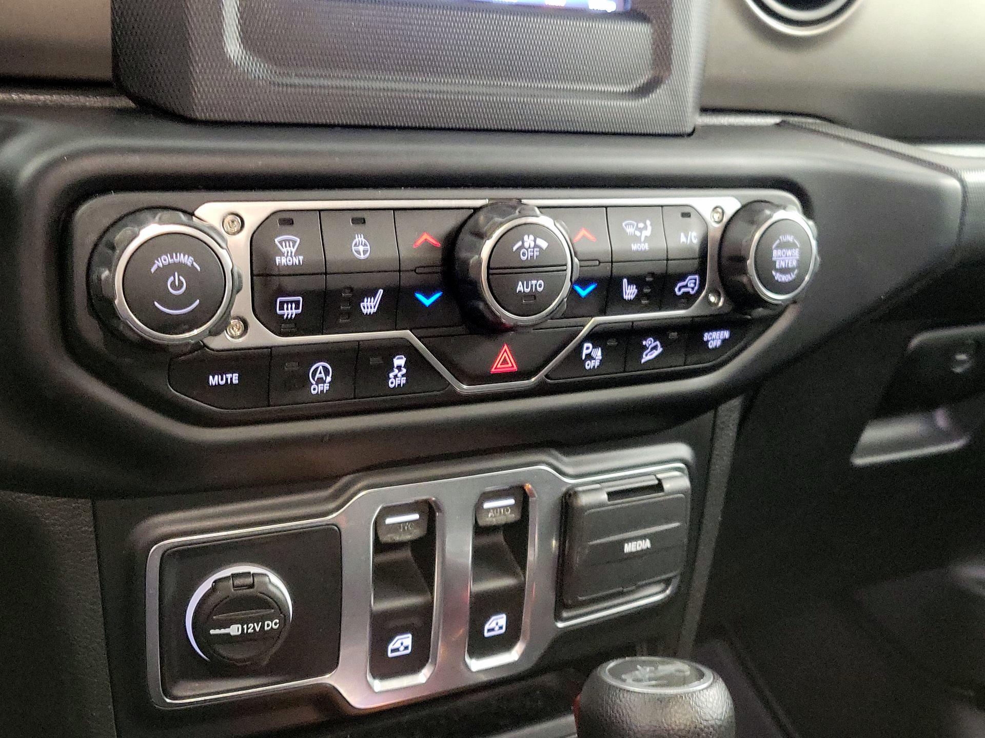 Thumbnail: 2019 Jeep Wrangler - 16