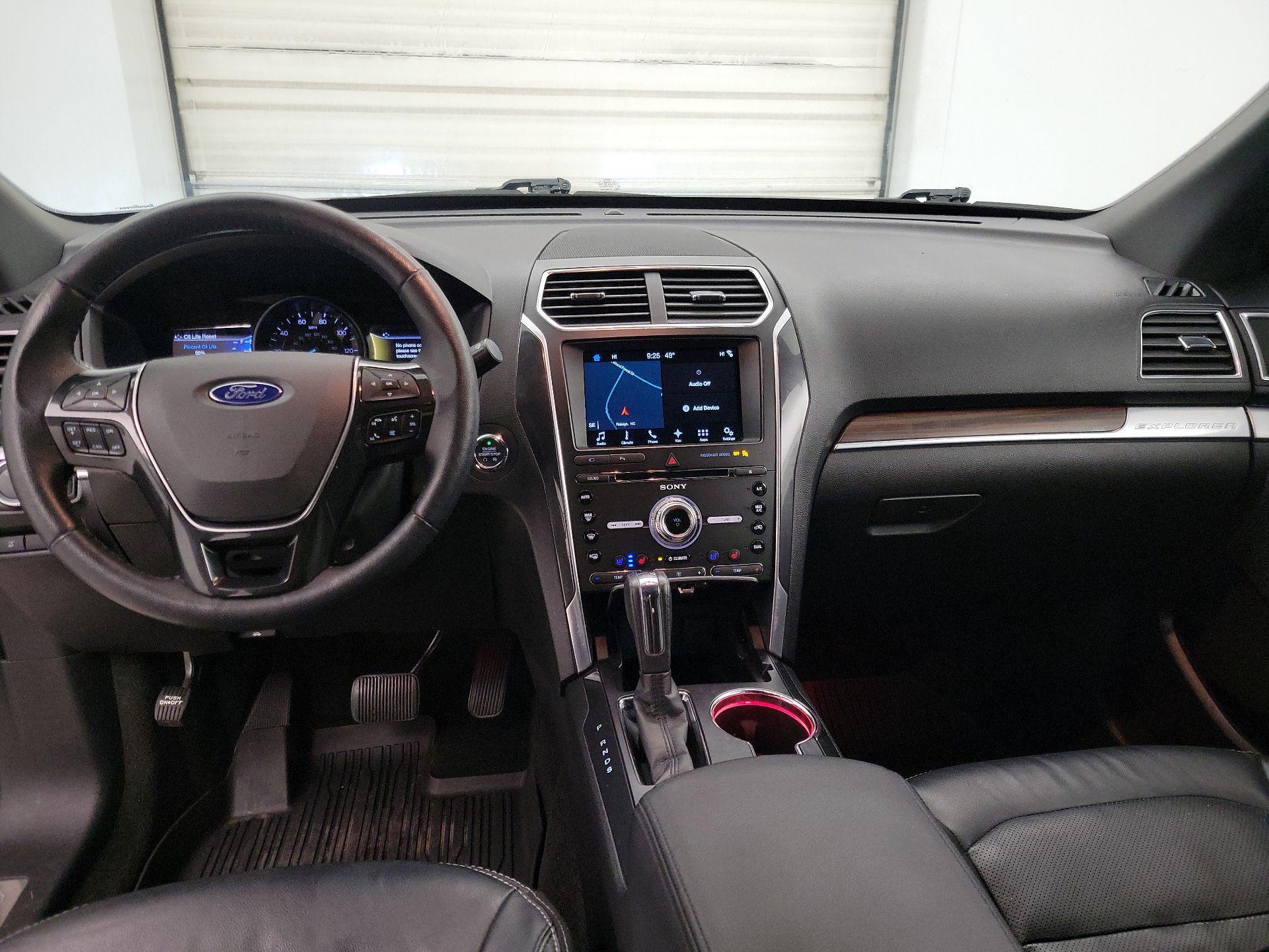 Thumbnail: 2017 Ford Explorer - 9