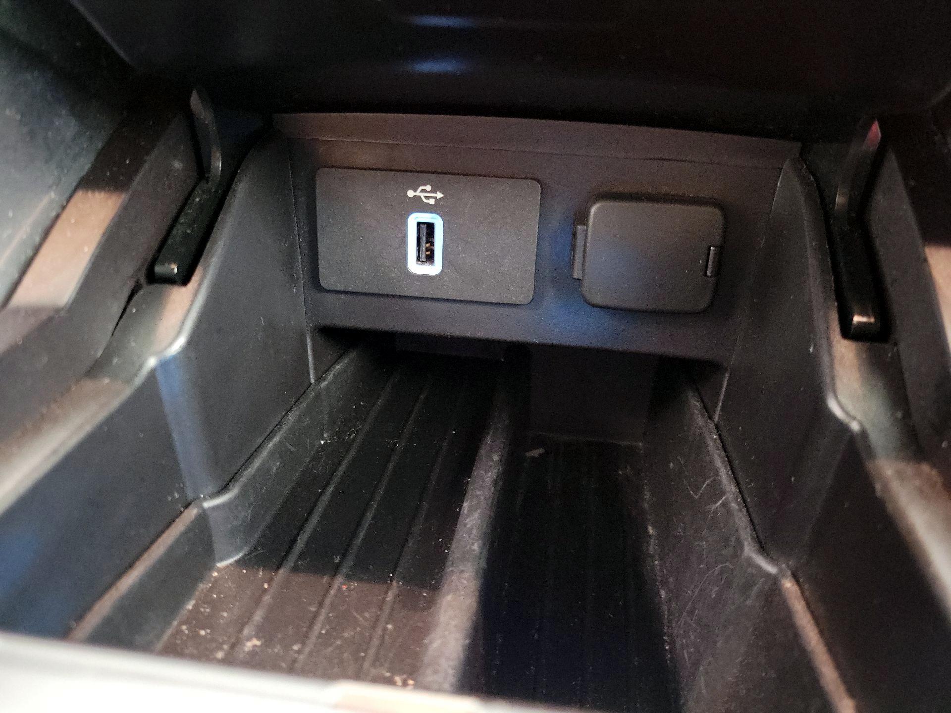 Thumbnail: 2017 Ford Explorer - 18