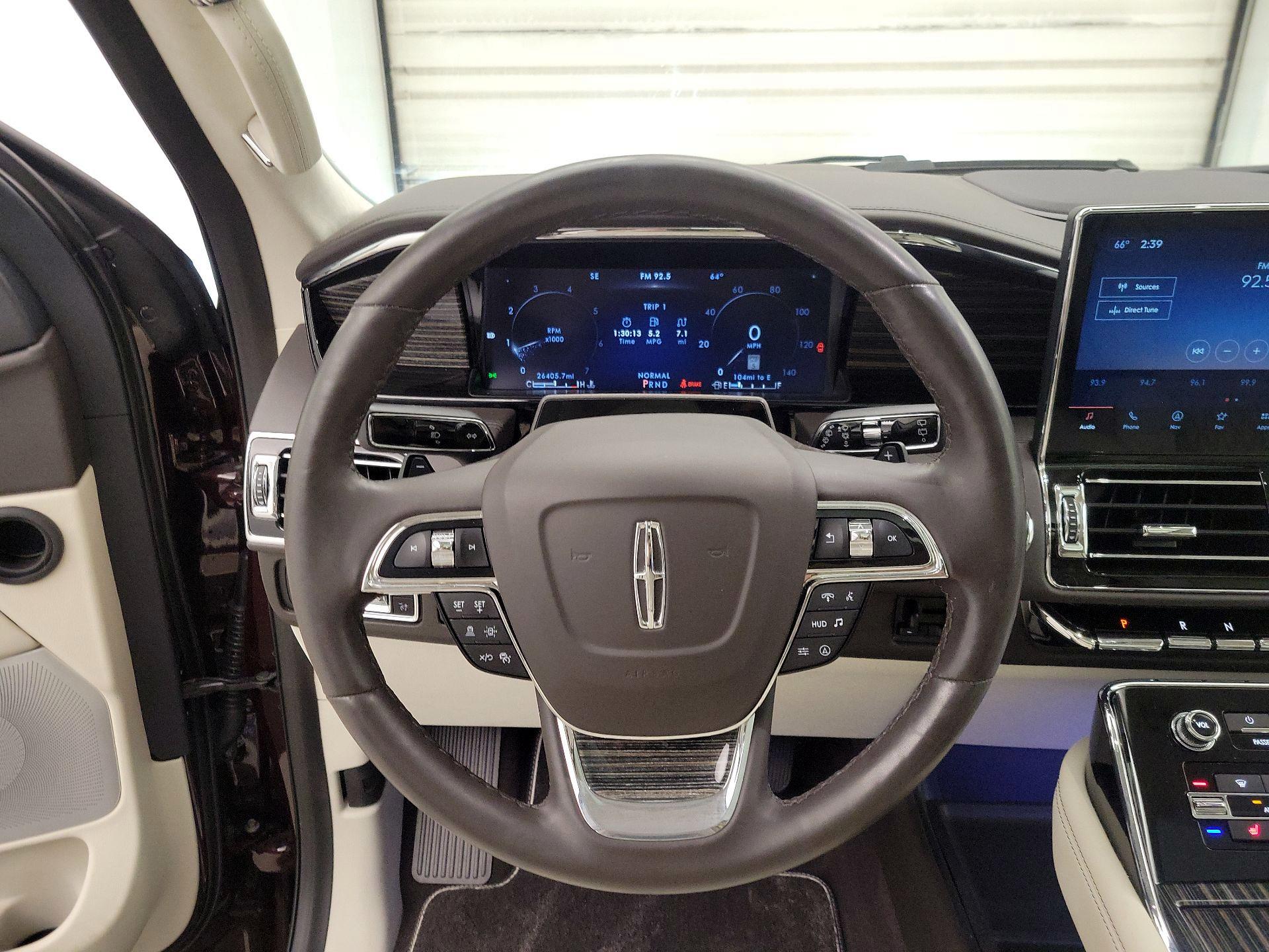 Thumbnail: 2024 Lincoln Navigator L - 10