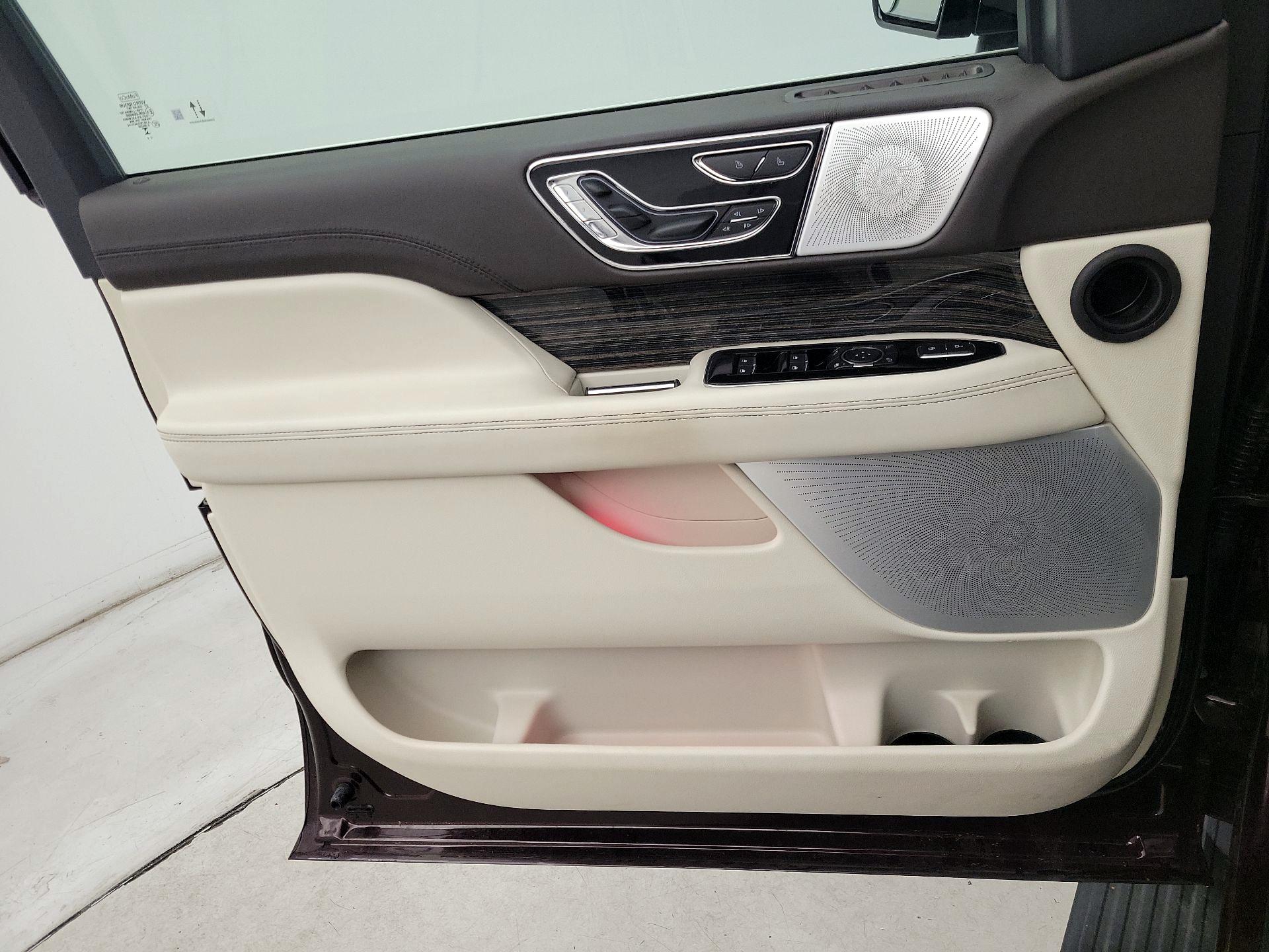 Thumbnail: 2024 Lincoln Navigator L - 12