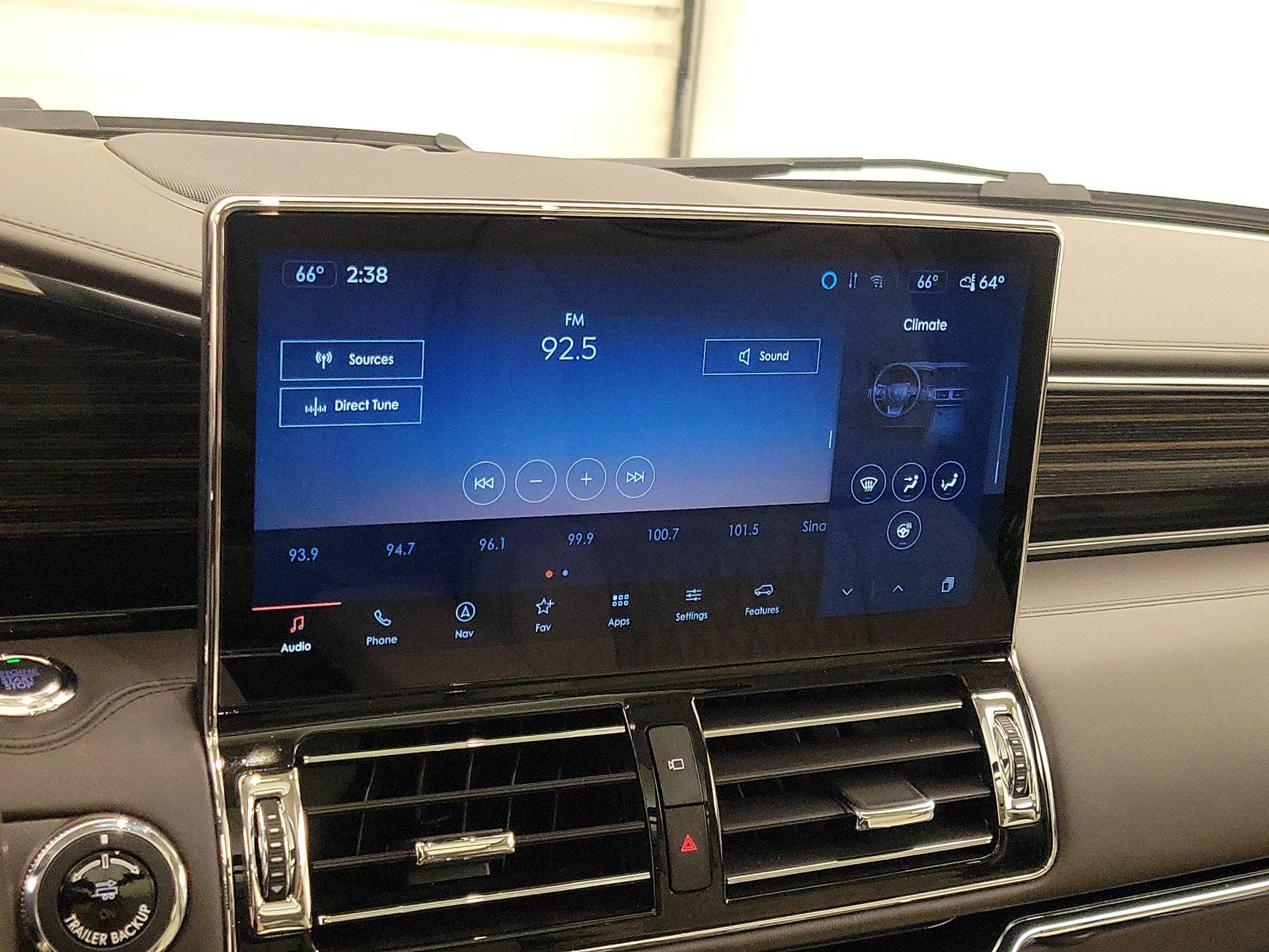 Thumbnail: 2024 Lincoln Navigator L - 15