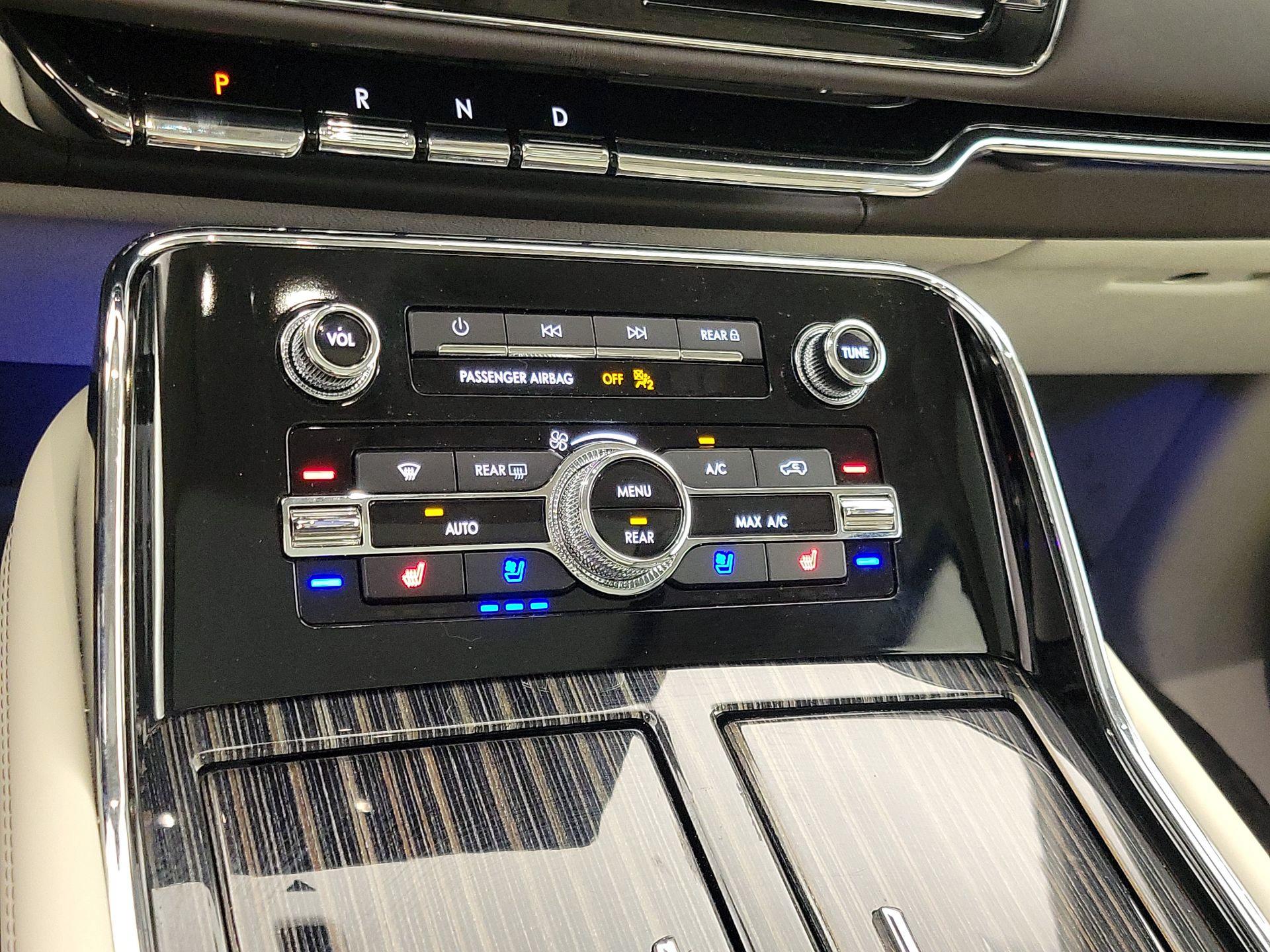 Thumbnail: 2024 Lincoln Navigator L - 16