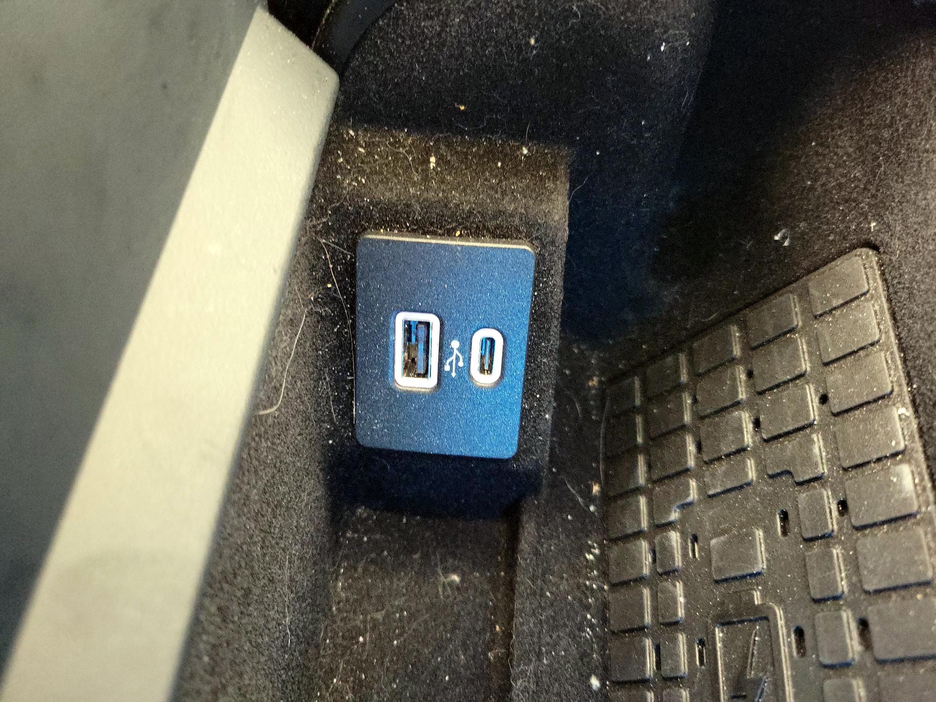 Thumbnail: 2024 Lincoln Navigator L - 18