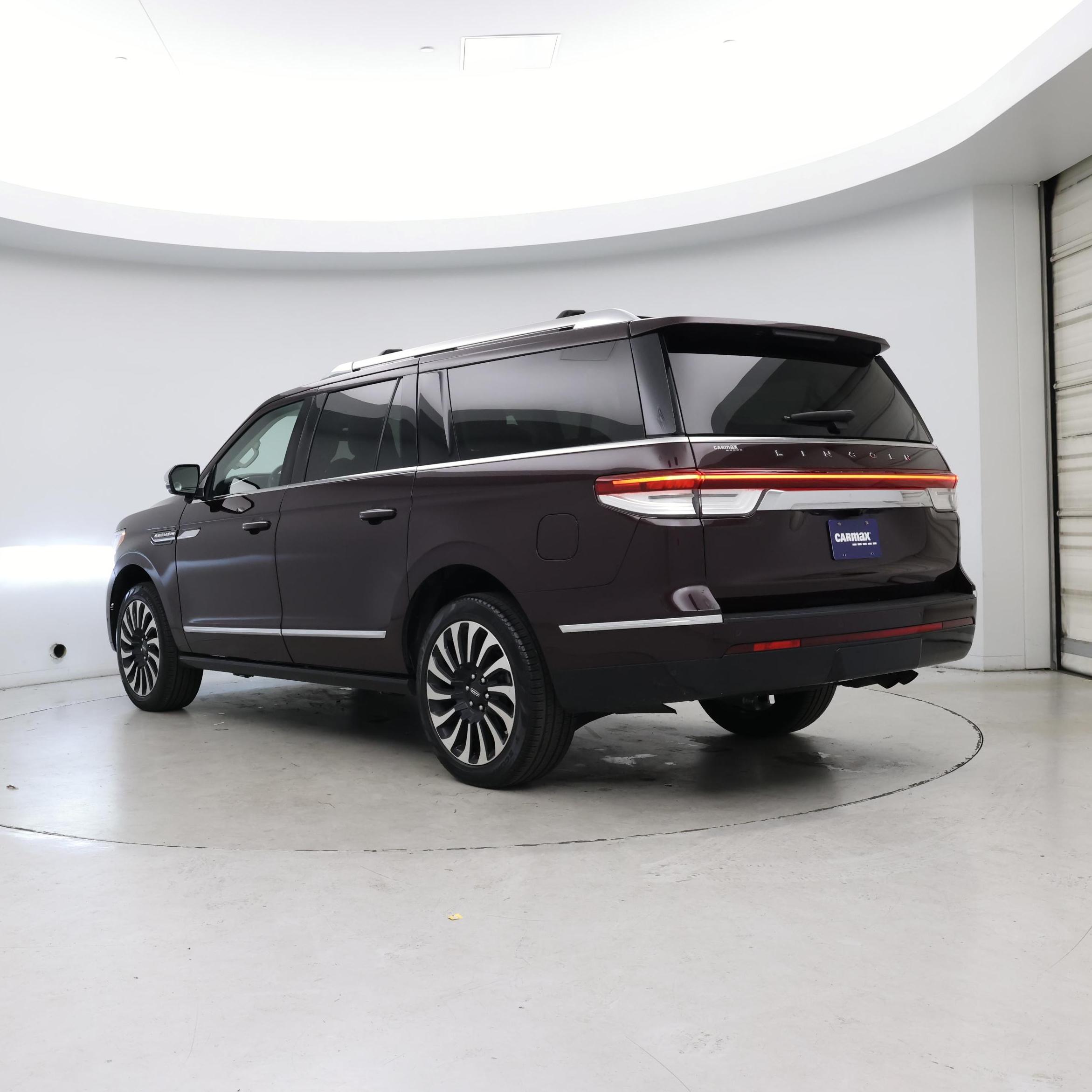 Thumbnail: 2024 Lincoln Navigator L - 2