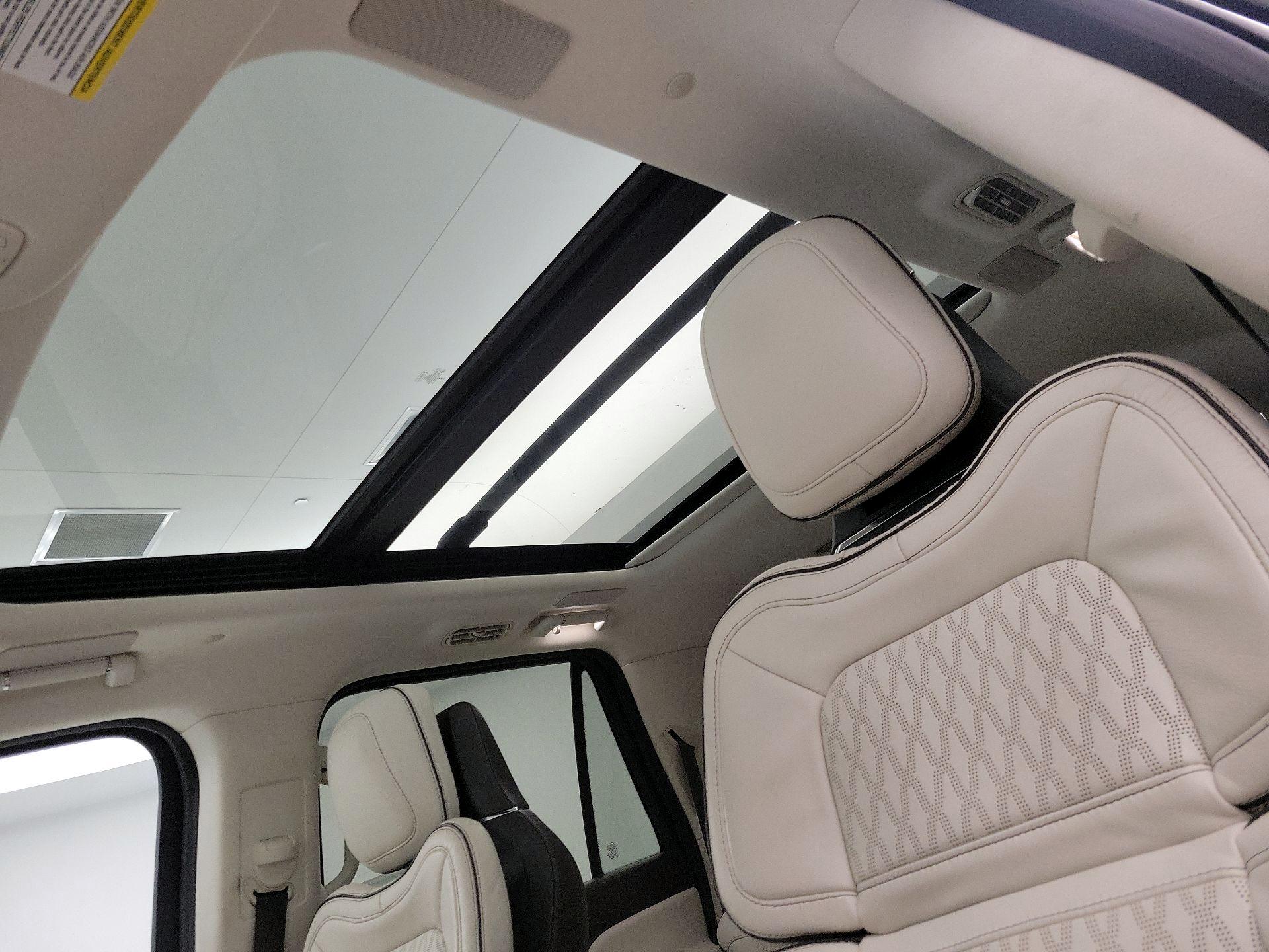 Thumbnail: 2024 Lincoln Navigator L - 19