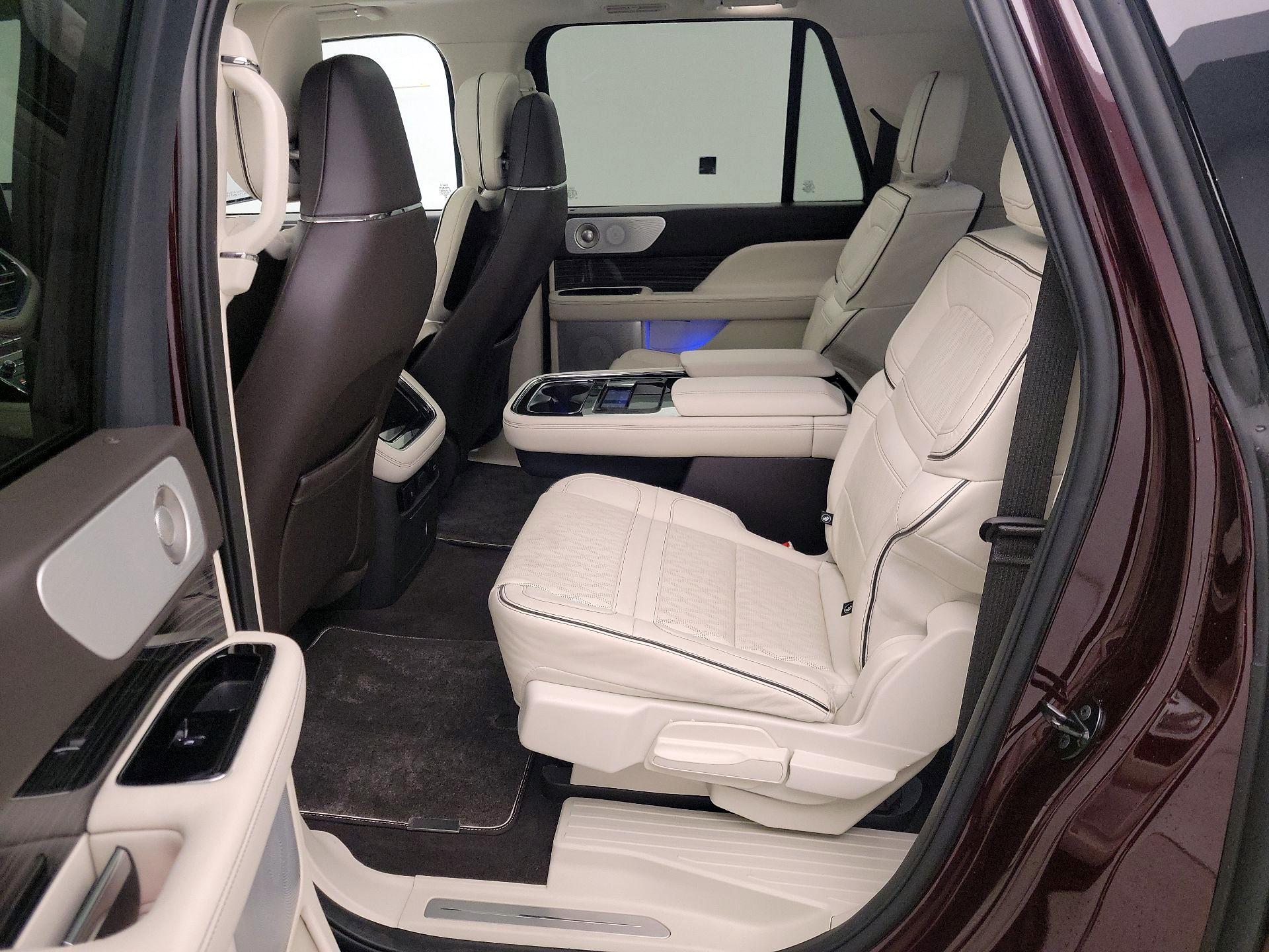 Thumbnail: 2024 Lincoln Navigator L - 20