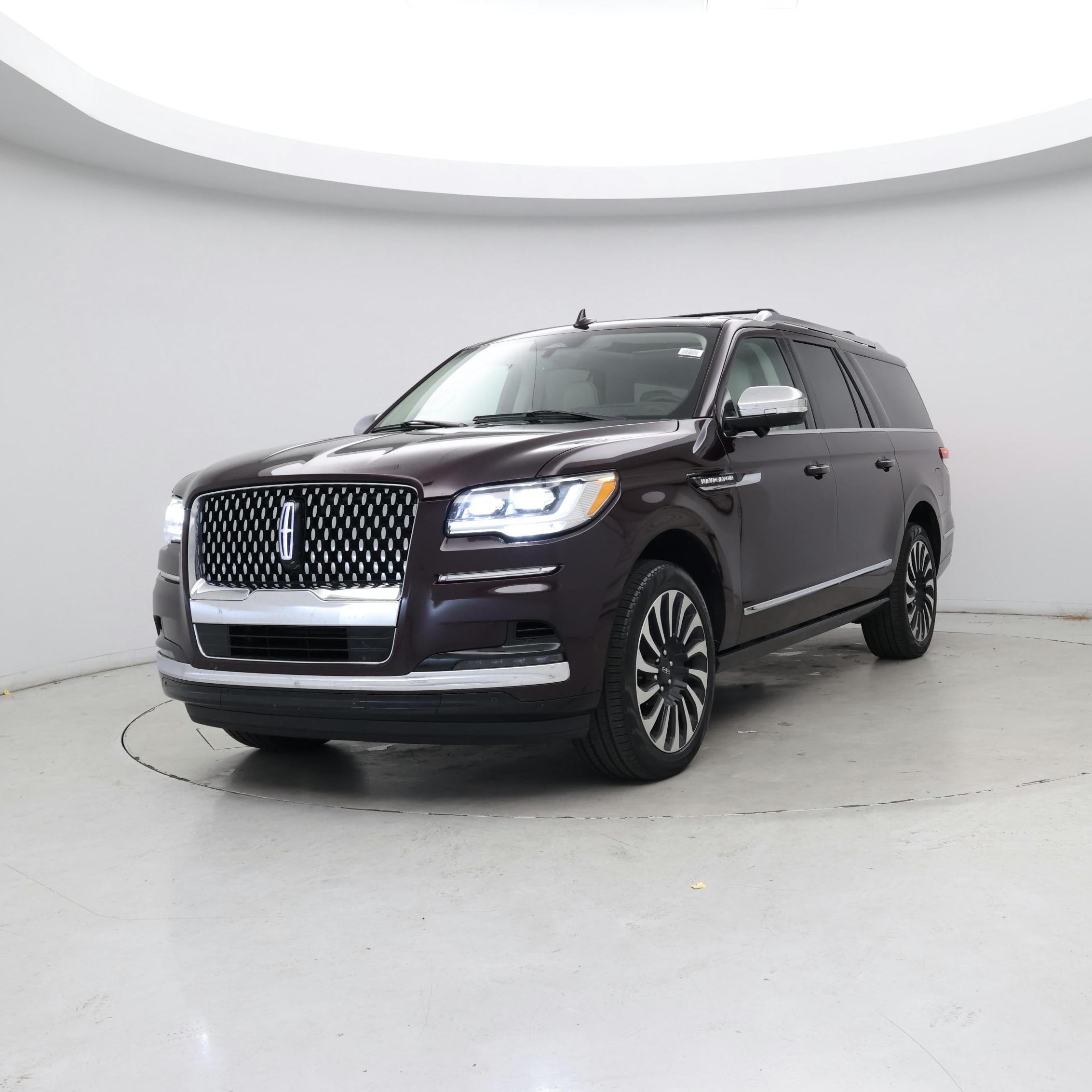 Thumbnail: 2024 Lincoln Navigator L - 4