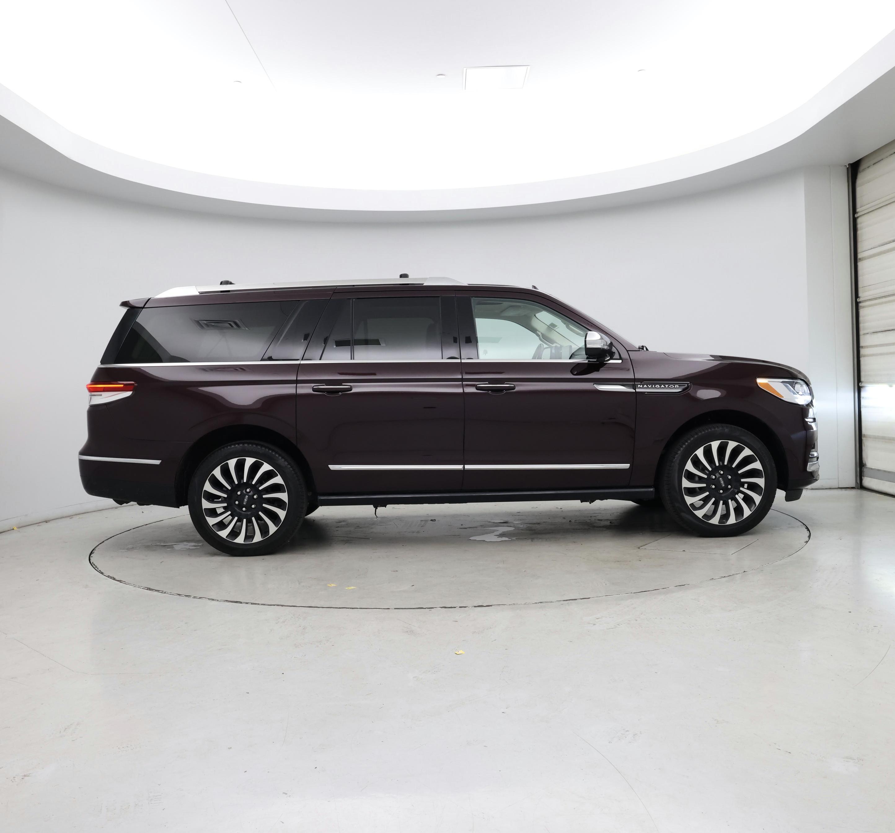 Thumbnail: 2024 Lincoln Navigator L - 7