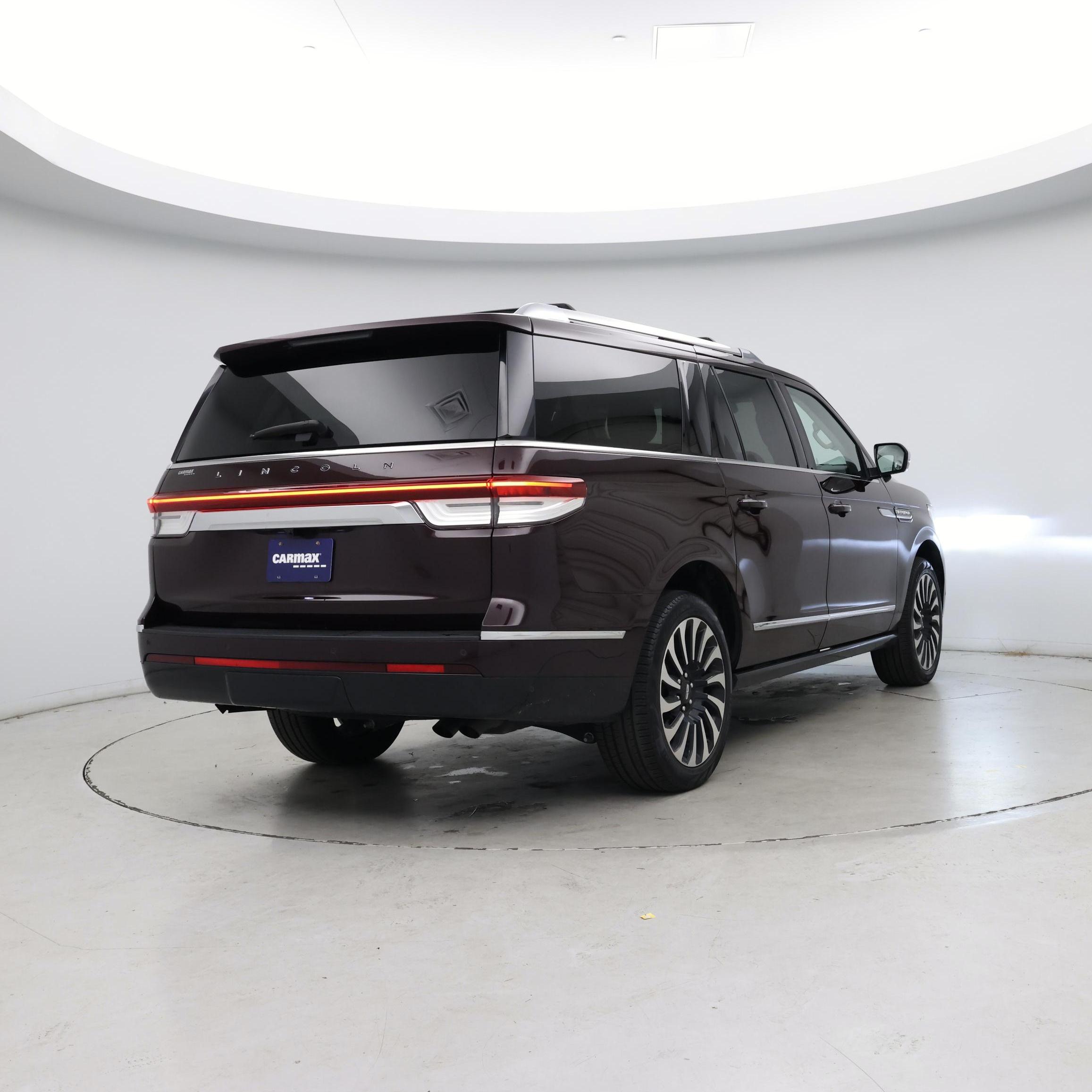 Thumbnail: 2024 Lincoln Navigator L - 8